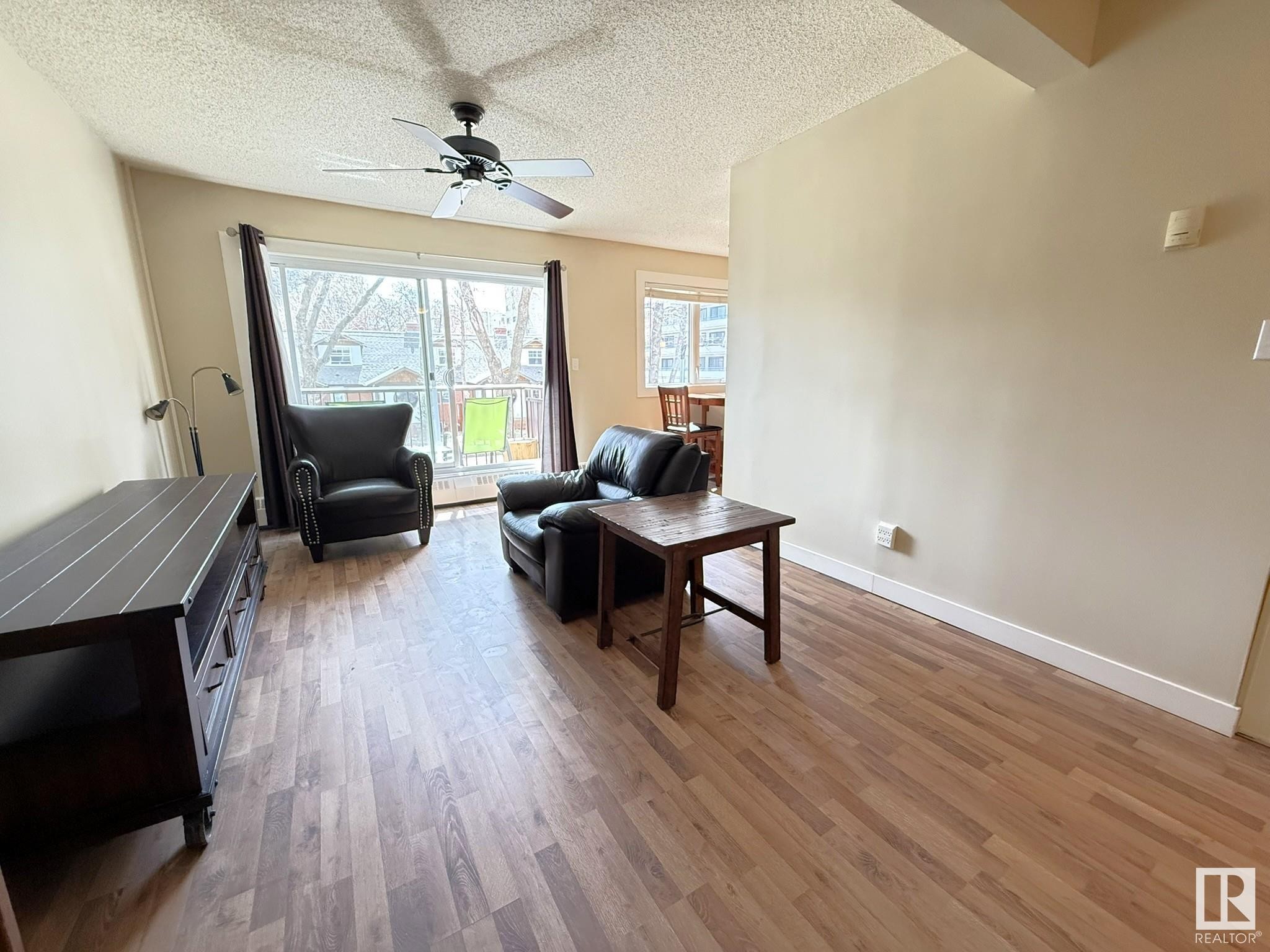 












37 10208 113 Street

,
Edmonton,




AB
T5K 1P4

