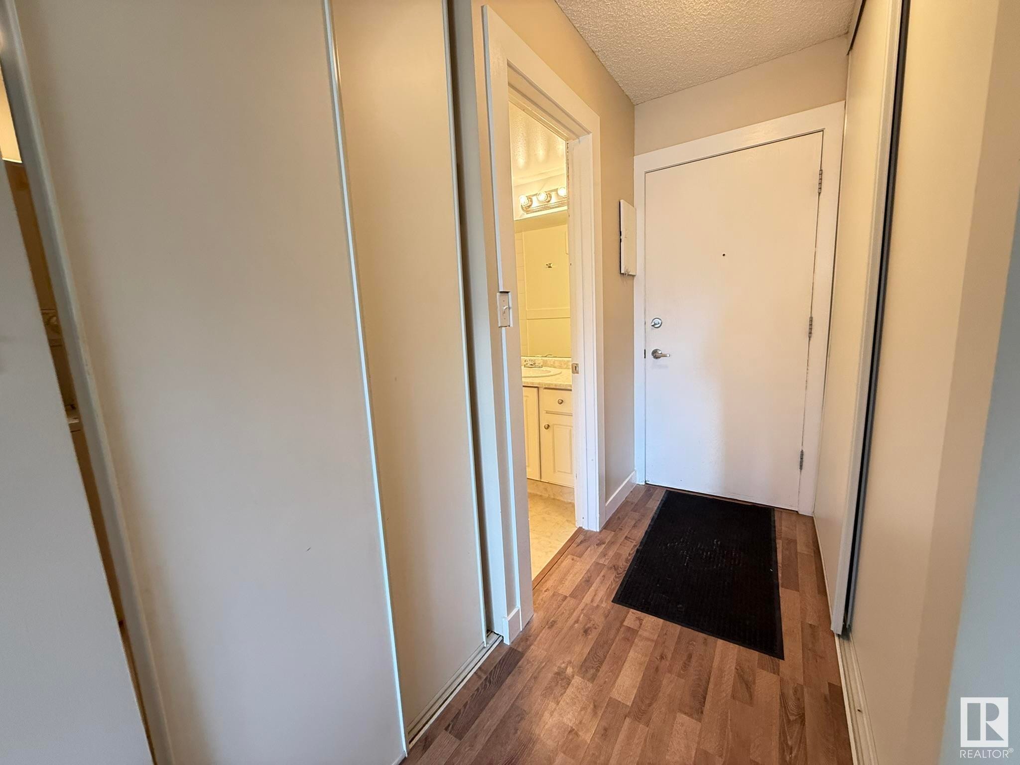












37 10208 113 Street

,
Edmonton,




AB
T5K 1P4

