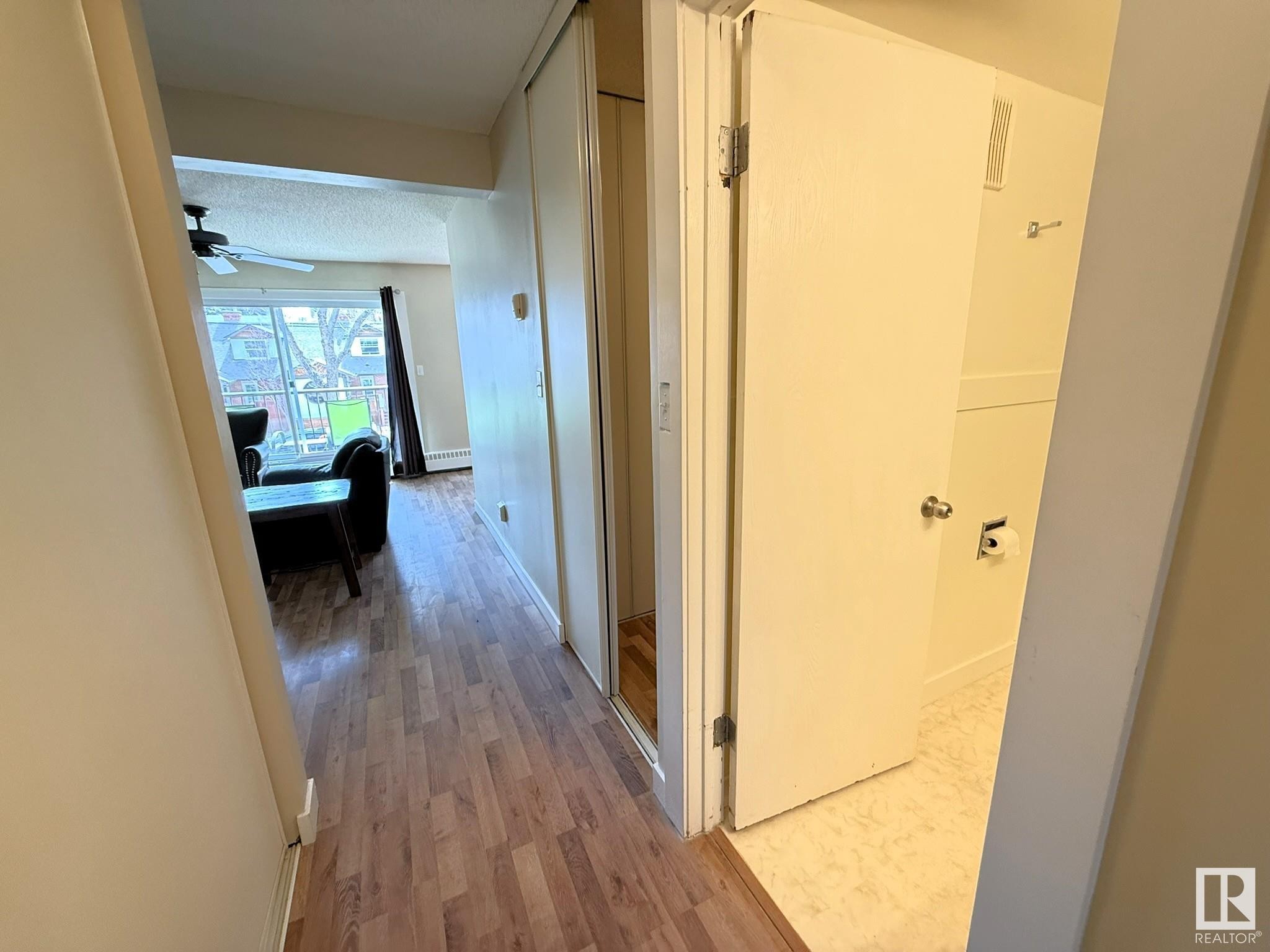 












37 10208 113 Street

,
Edmonton,




AB
T5K 1P4

