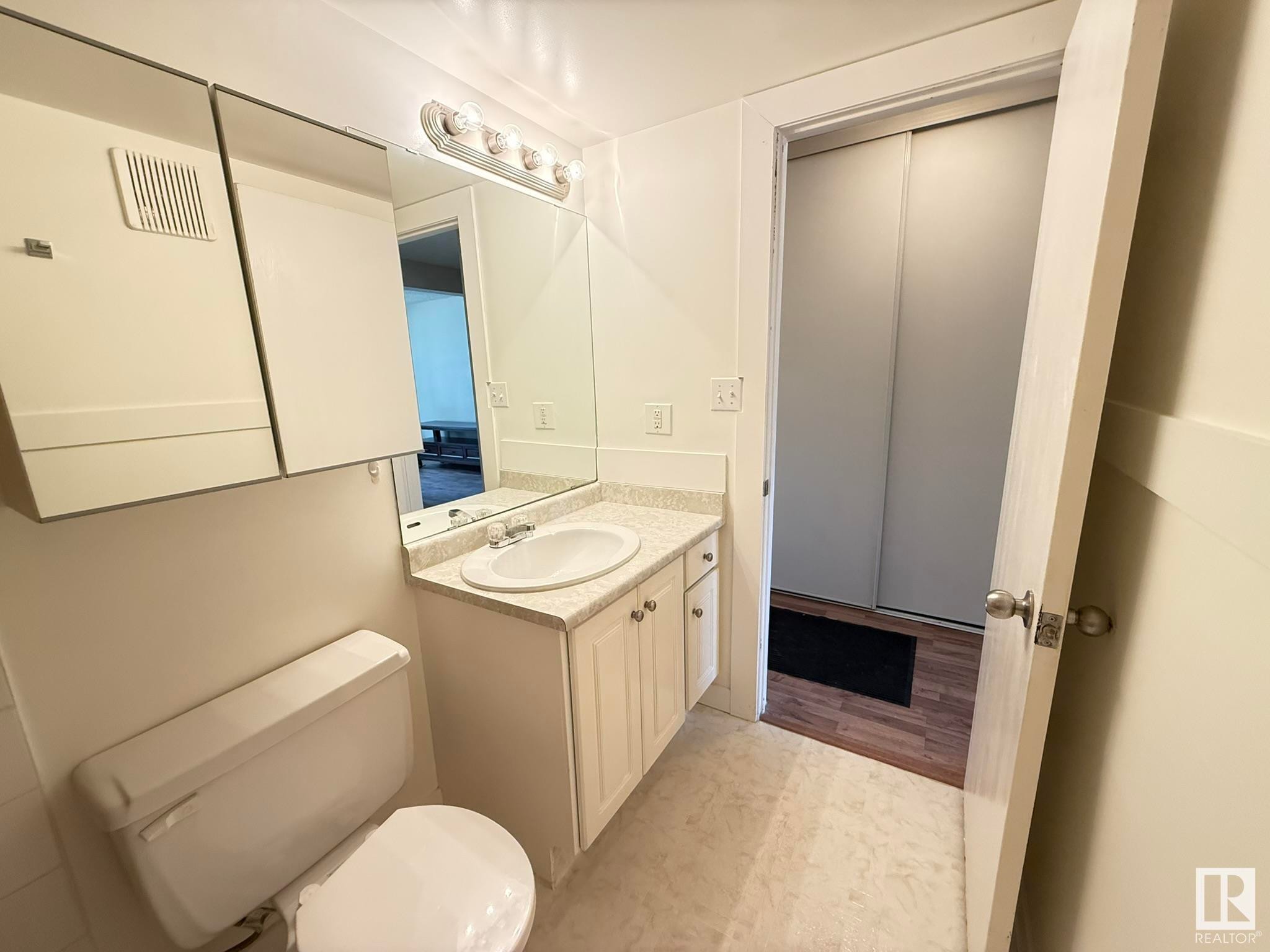 












37 10208 113 Street

,
Edmonton,




AB
T5K 1P4

