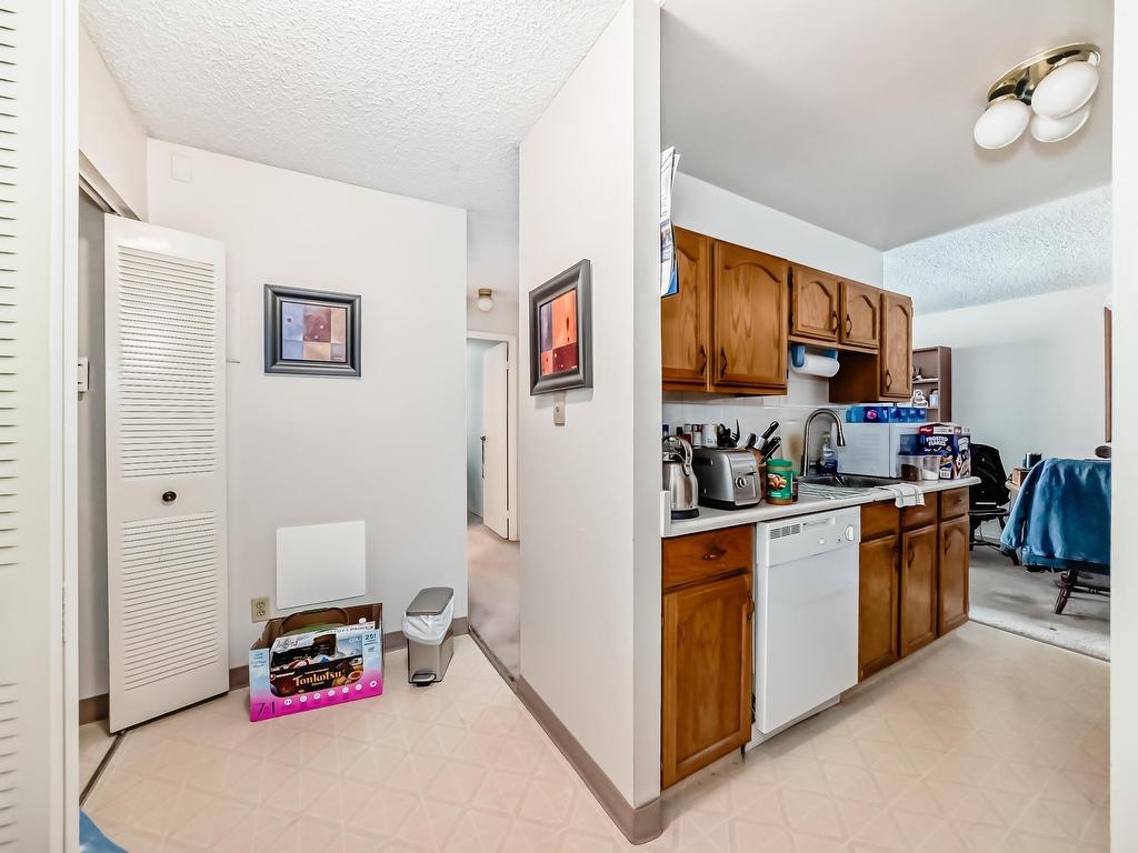 












407 10145 109 Street

,
Edmonton,




AB
T5J 3M5

