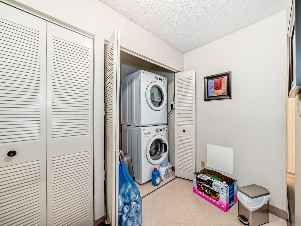 












407 10145 109 Street

,
Edmonton,




AB
T5J 3M5


