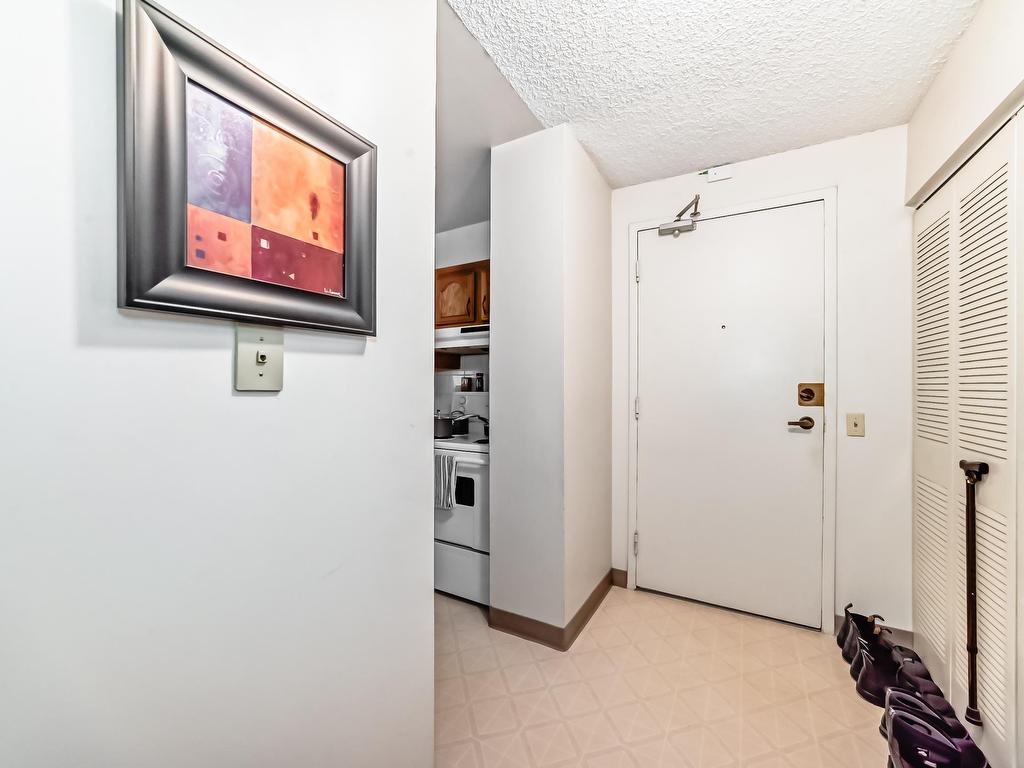 












407 10145 109 Street

,
Edmonton,




AB
T5J 3M5

