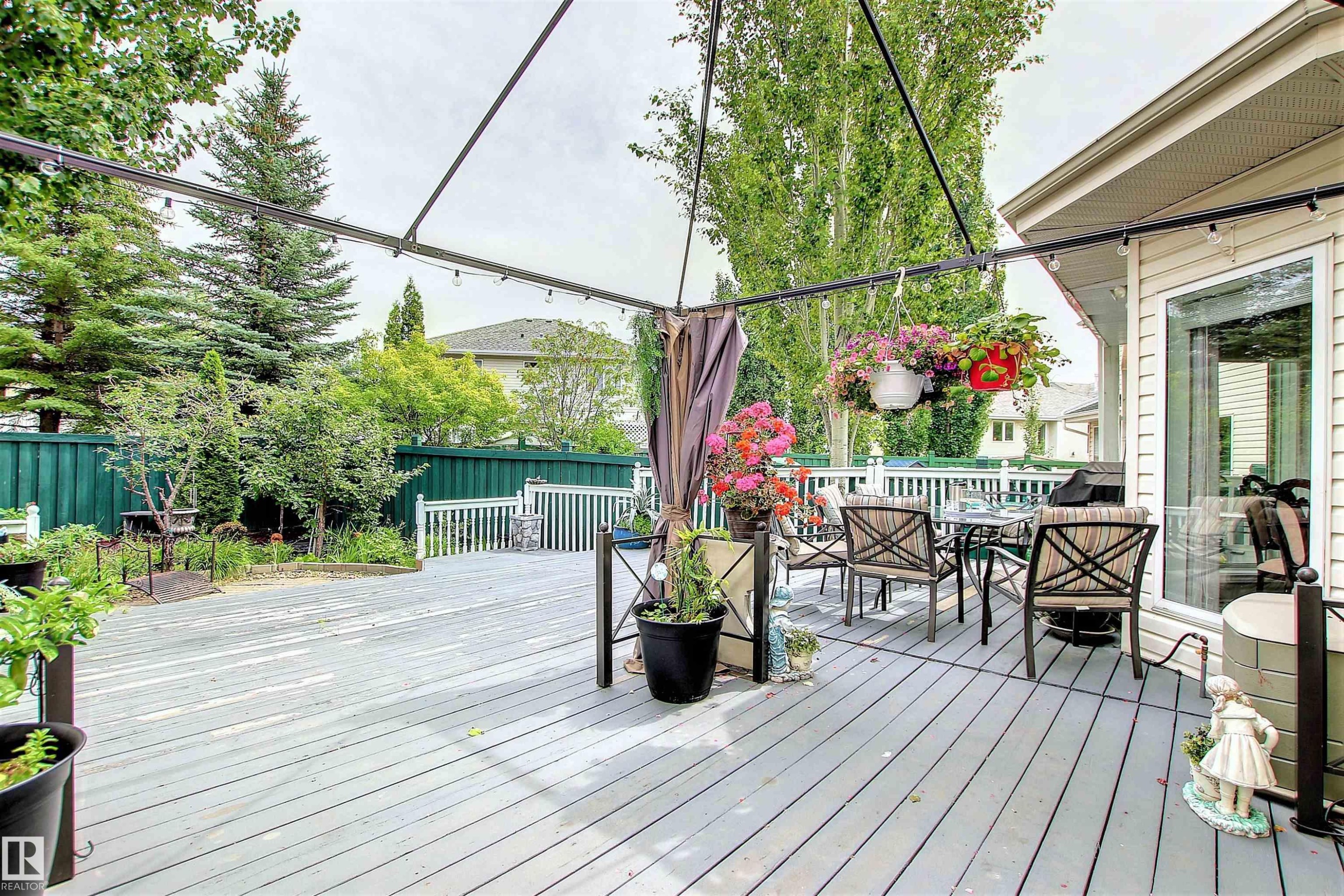 












329 HEATH Road

,
Edmonton,




AB
T6R 2X4

