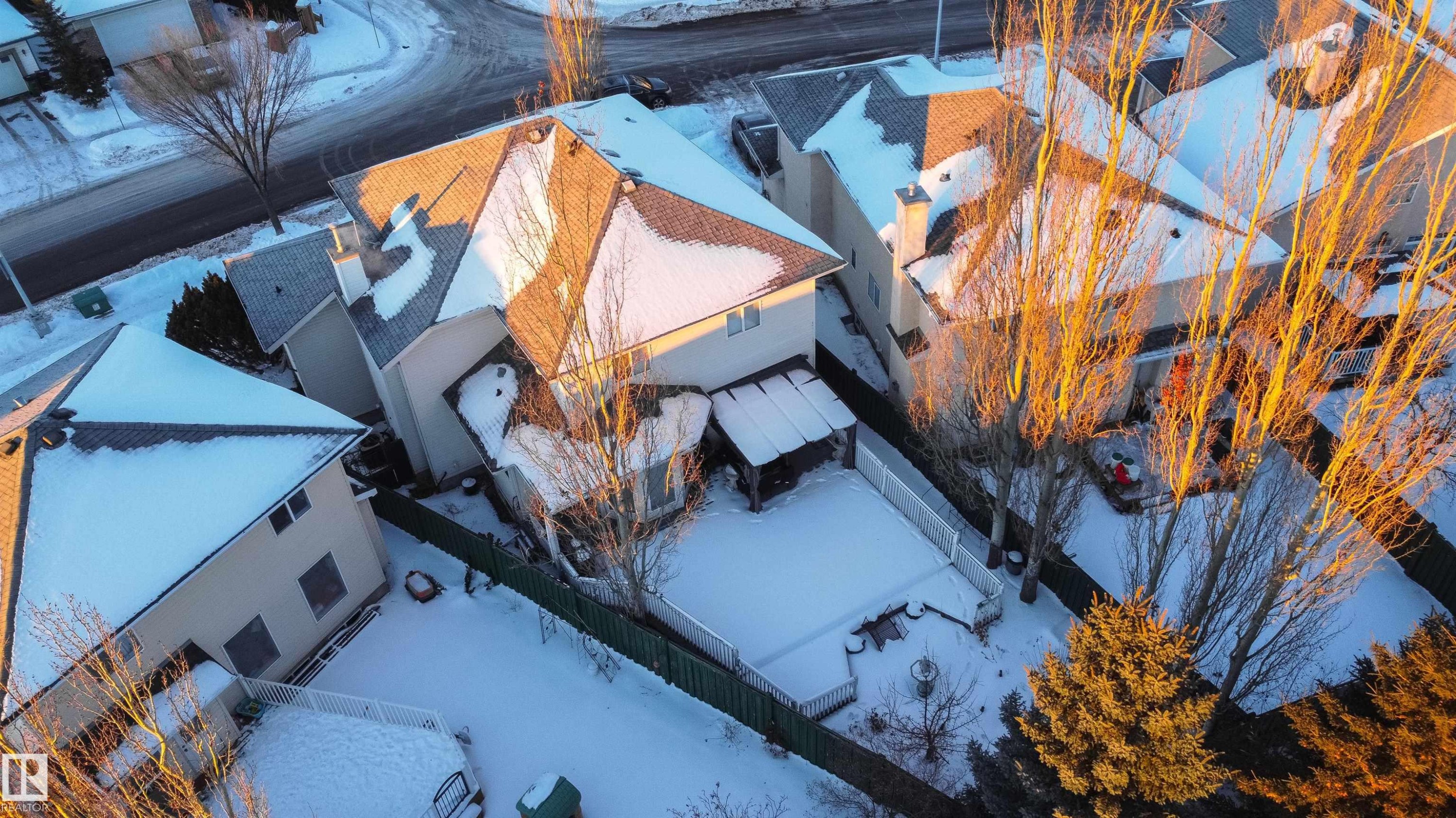 












329 HEATH Road

,
Edmonton,




AB
T6R 2X4

