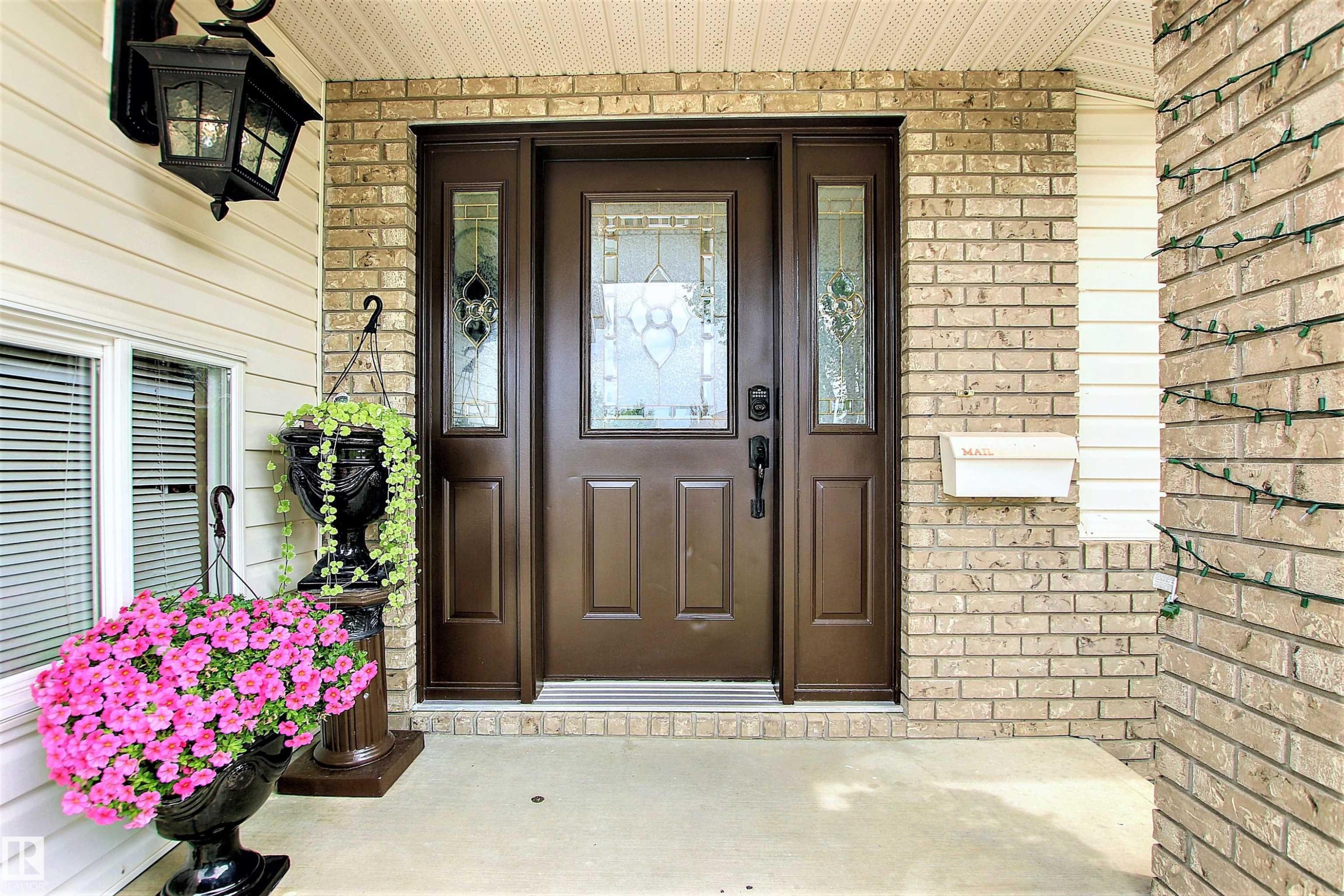 












329 HEATH Road

,
Edmonton,




AB
T6R 2X4

