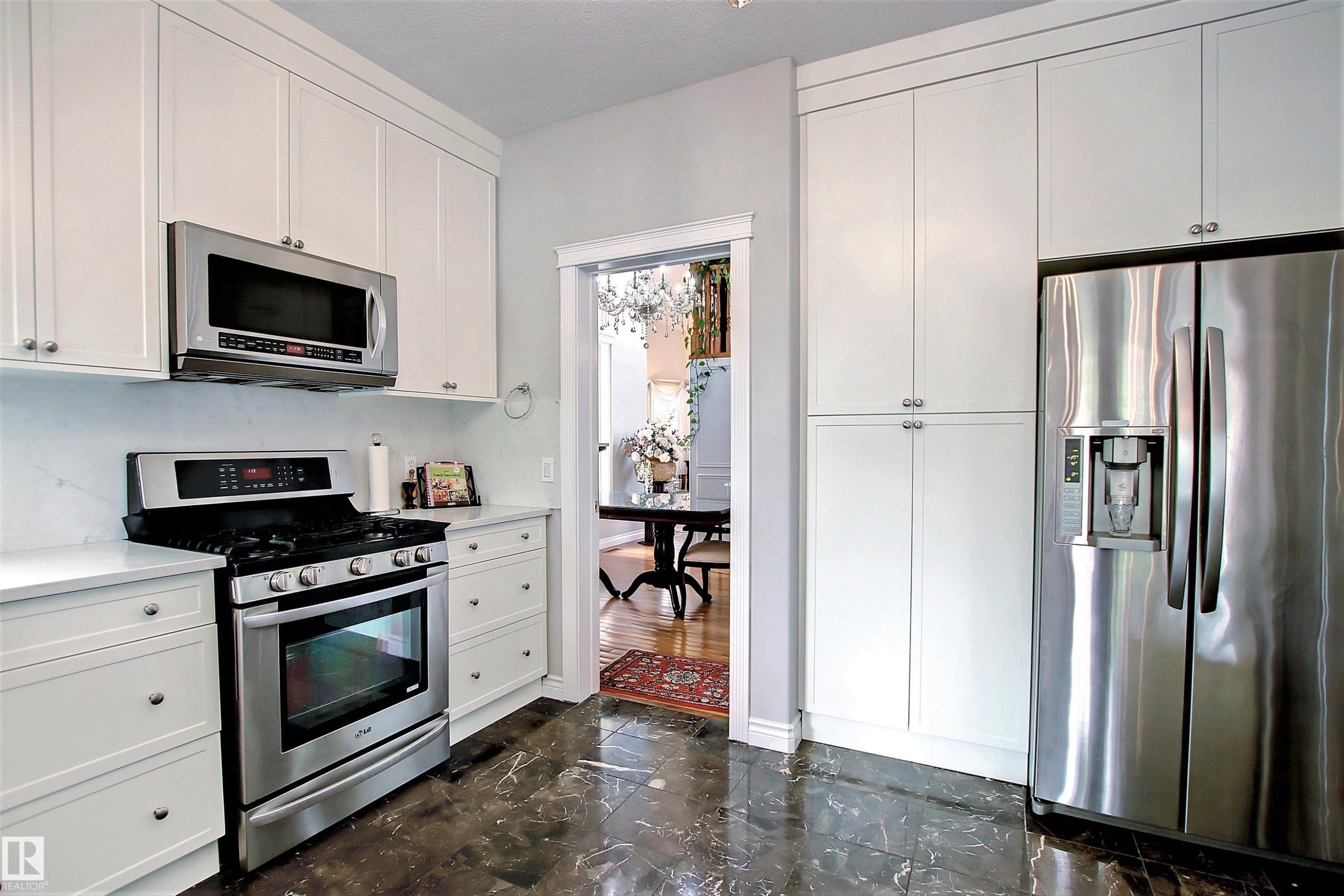 












329 HEATH Road

,
Edmonton,




AB
T6R 2X4

