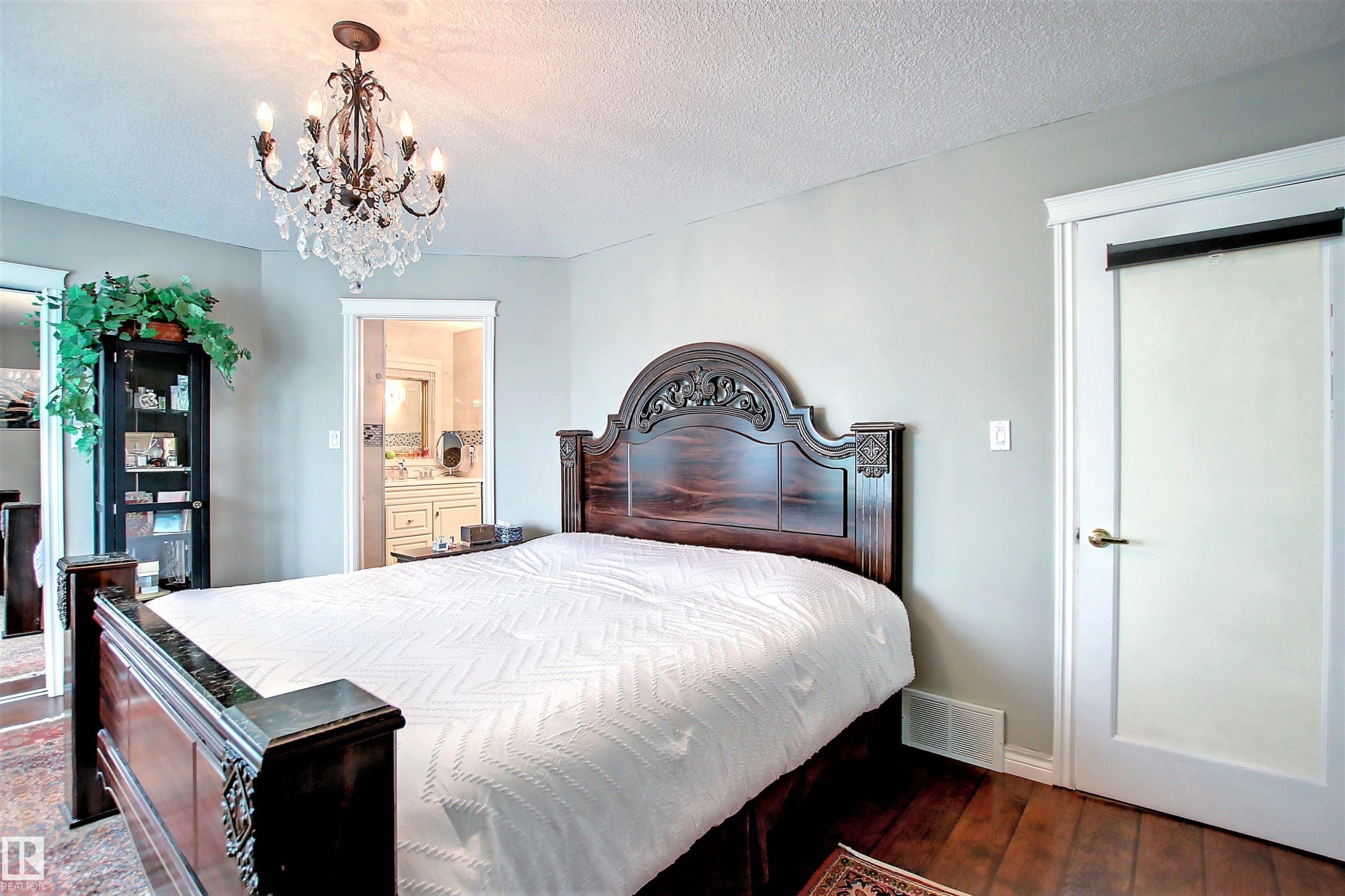 












329 HEATH Road

,
Edmonton,




AB
T6R 2X4

