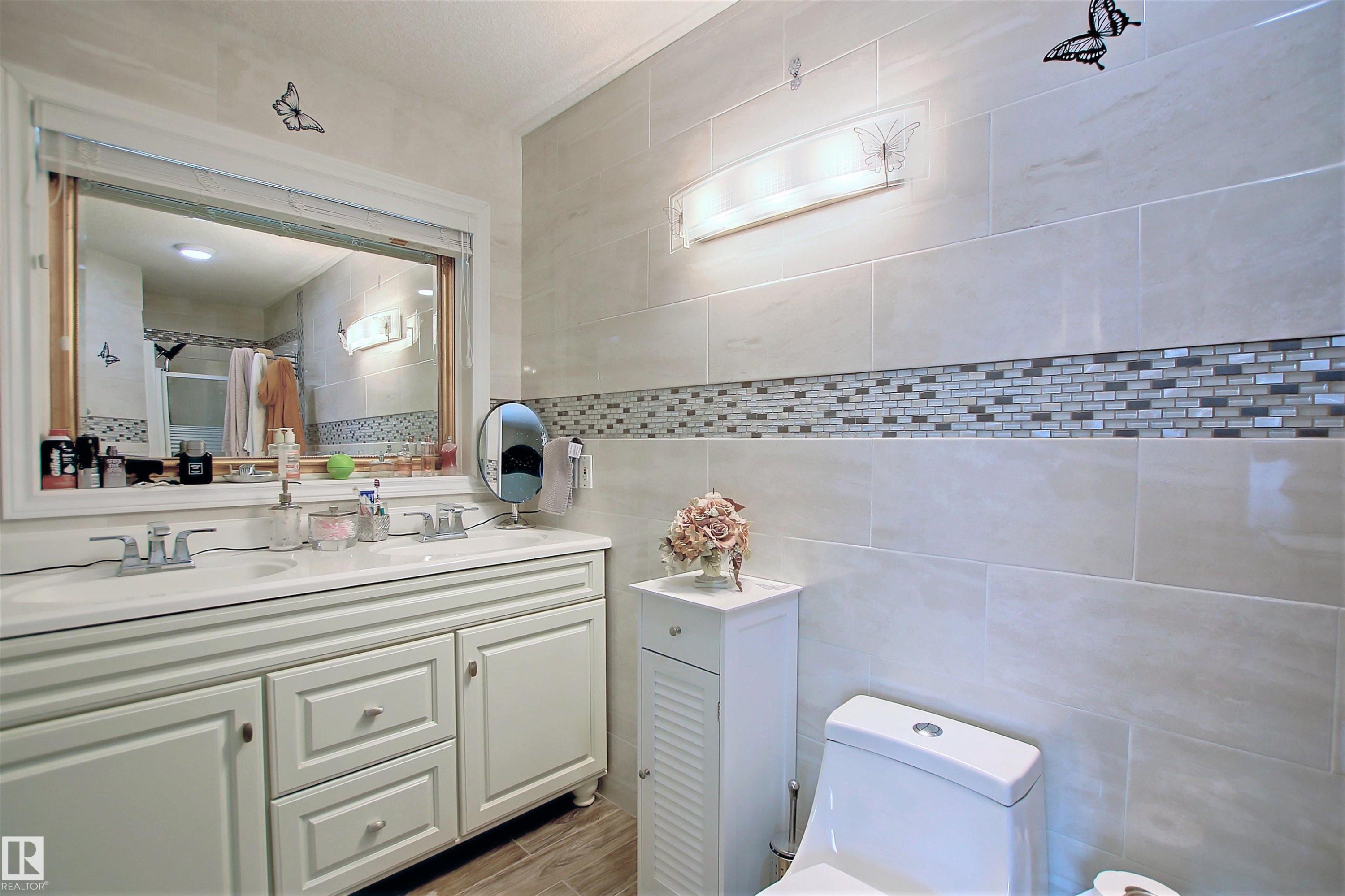 












329 HEATH Road

,
Edmonton,




AB
T6R 2X4

