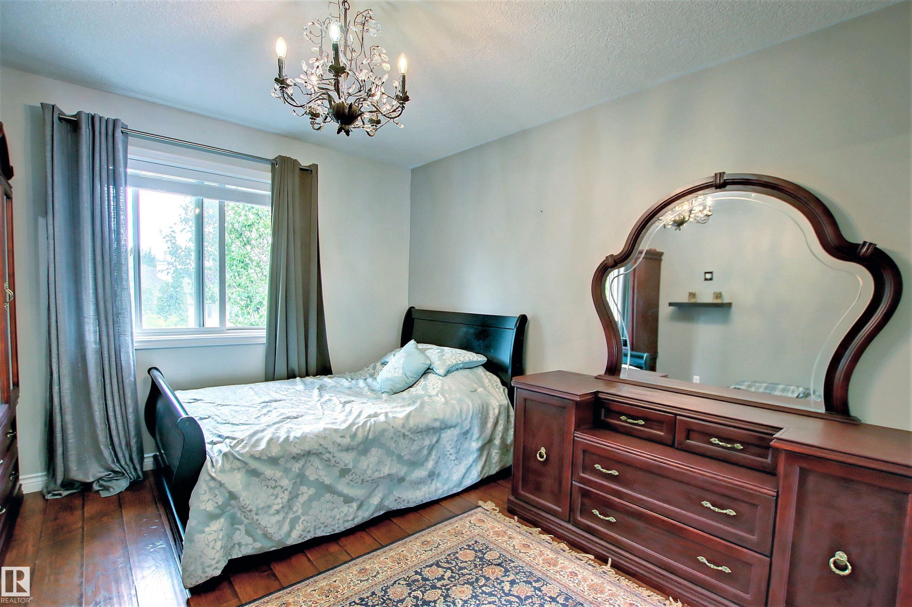












329 HEATH Road

,
Edmonton,




AB
T6R 2X4

