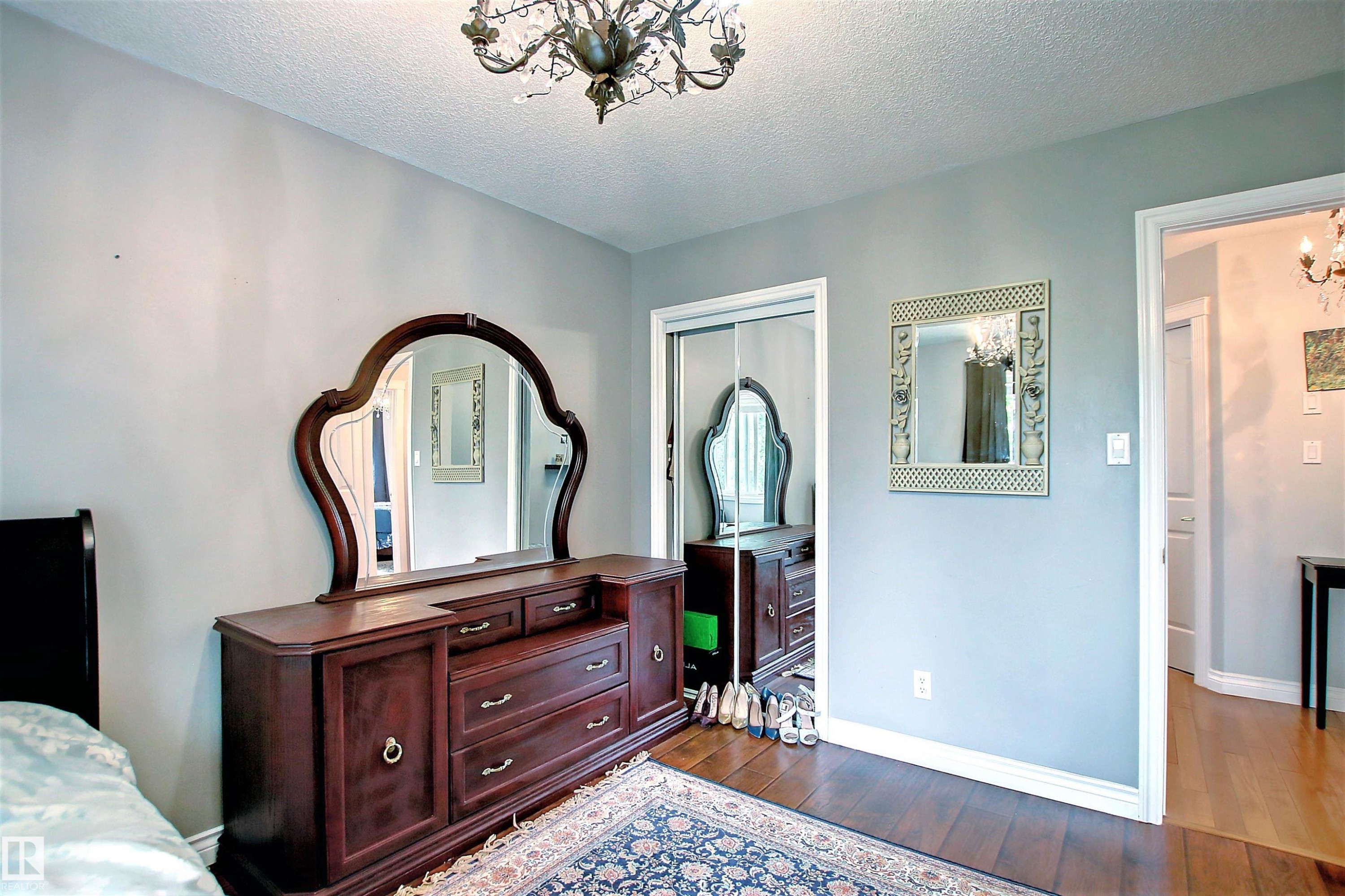 












329 HEATH Road

,
Edmonton,




AB
T6R 2X4

