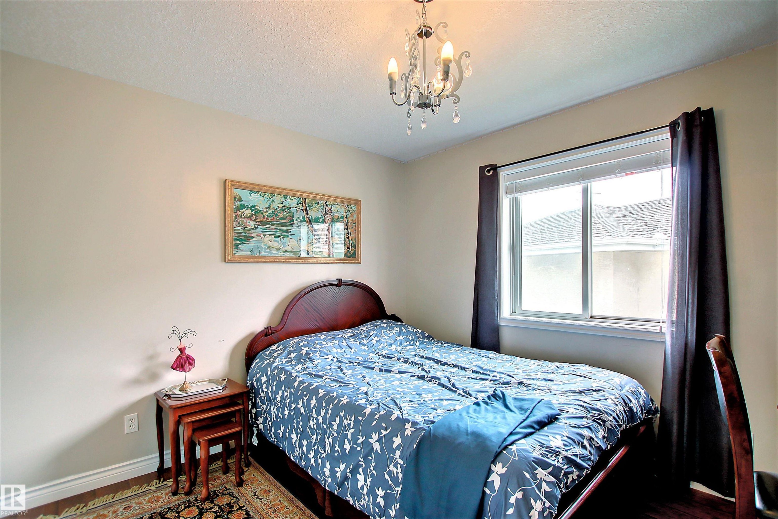 












329 HEATH Road

,
Edmonton,




AB
T6R 2X4

