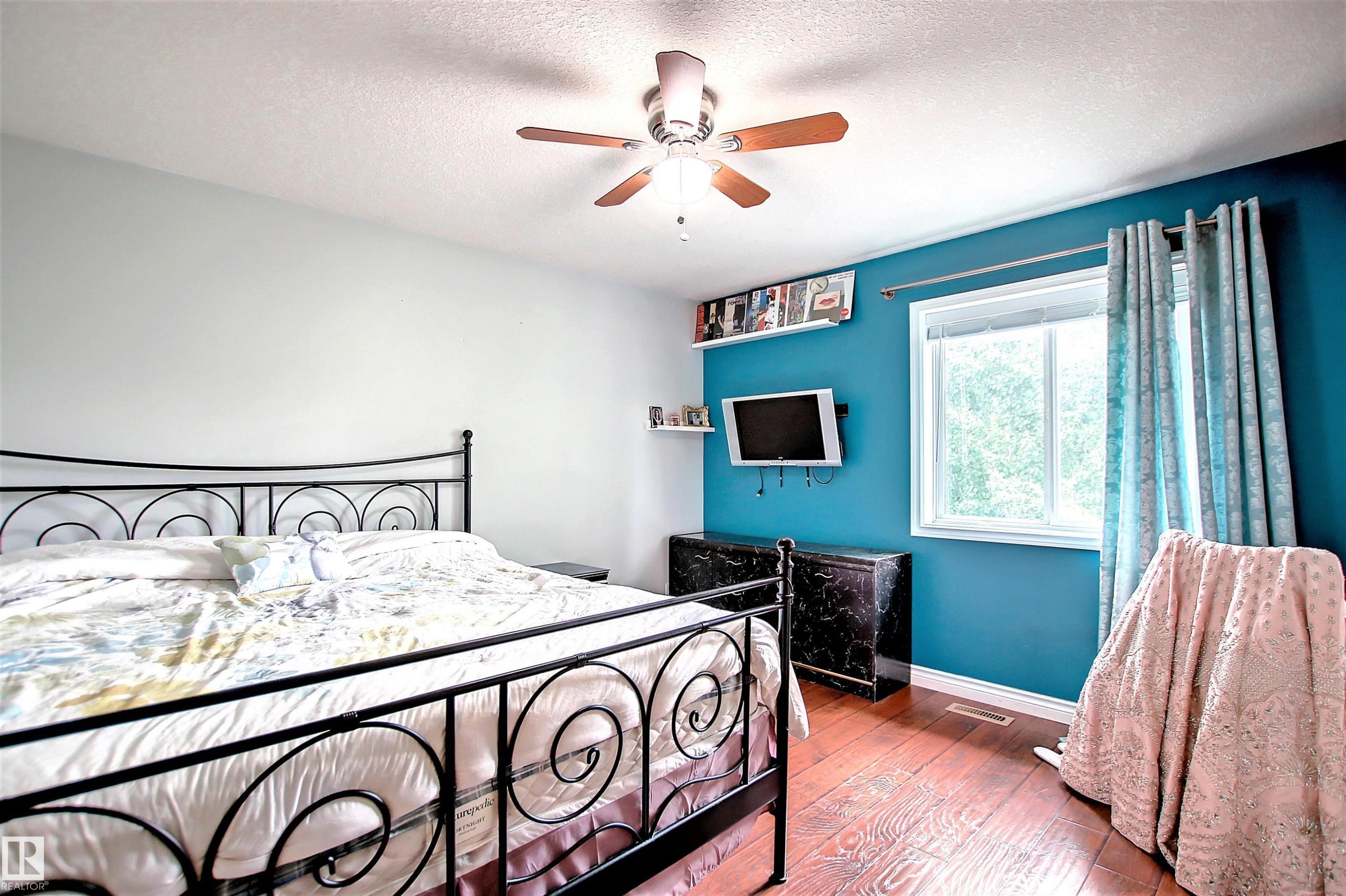 












329 HEATH Road

,
Edmonton,




AB
T6R 2X4

