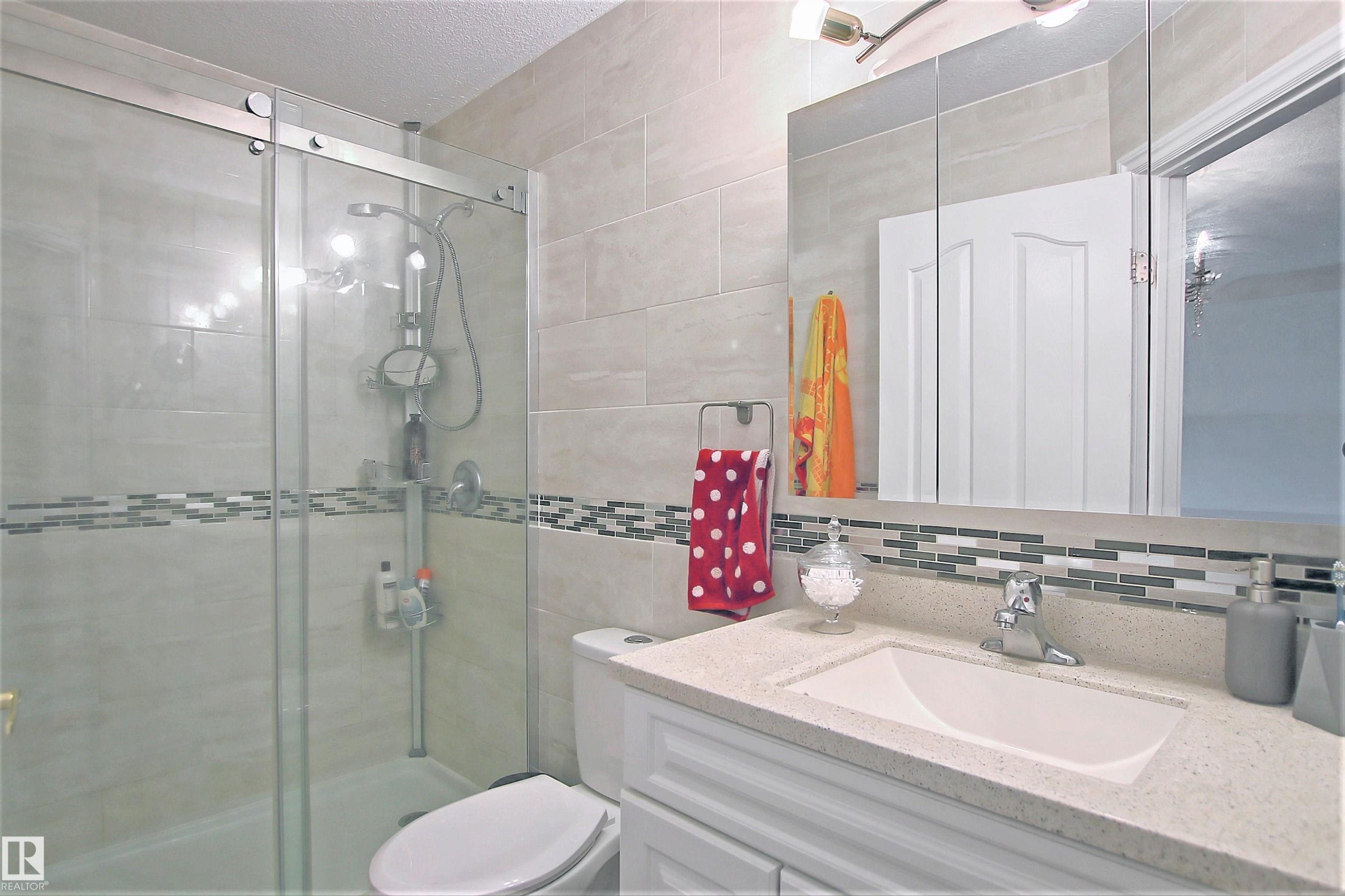 












329 HEATH Road

,
Edmonton,




AB
T6R 2X4

