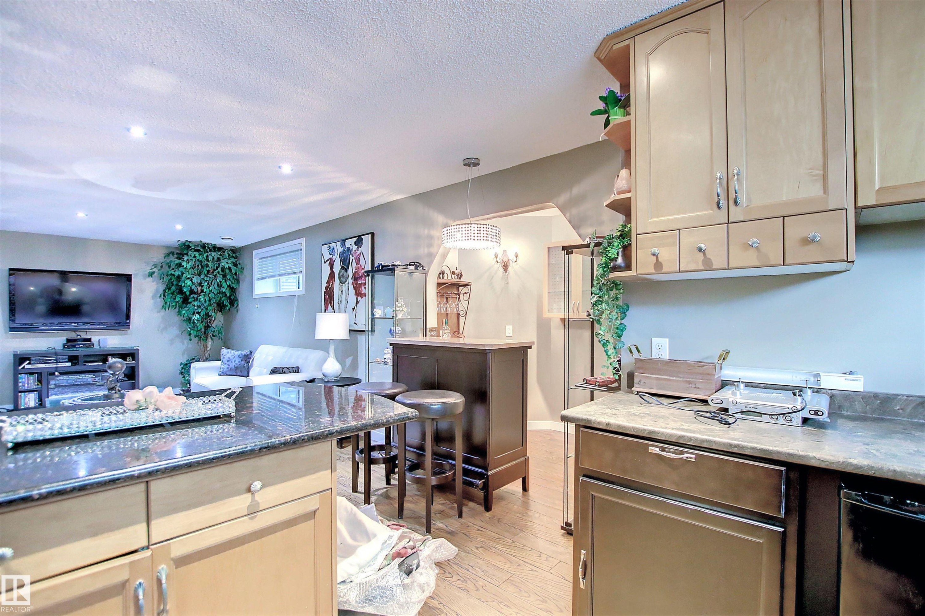 












329 HEATH Road

,
Edmonton,




AB
T6R 2X4

