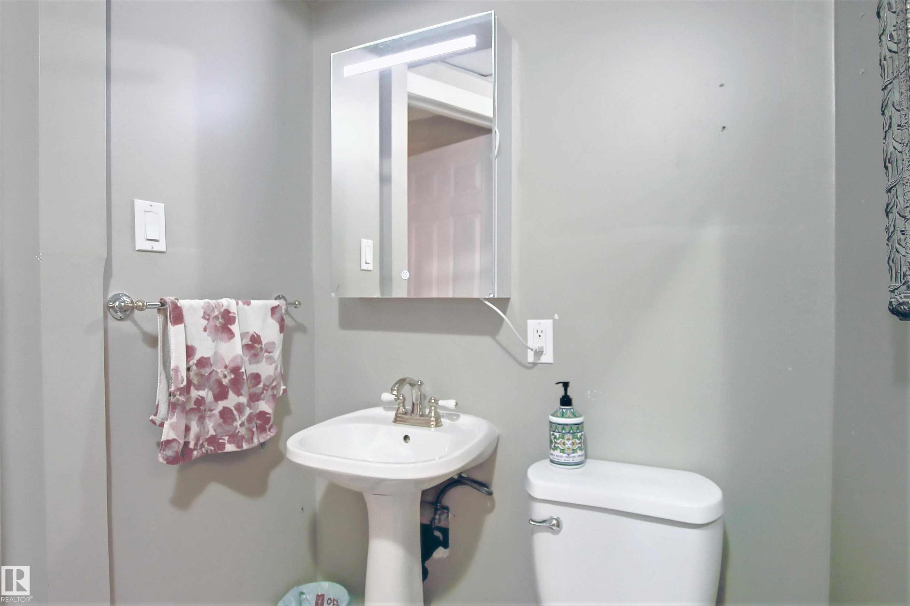 












329 HEATH Road

,
Edmonton,




AB
T6R 2X4

