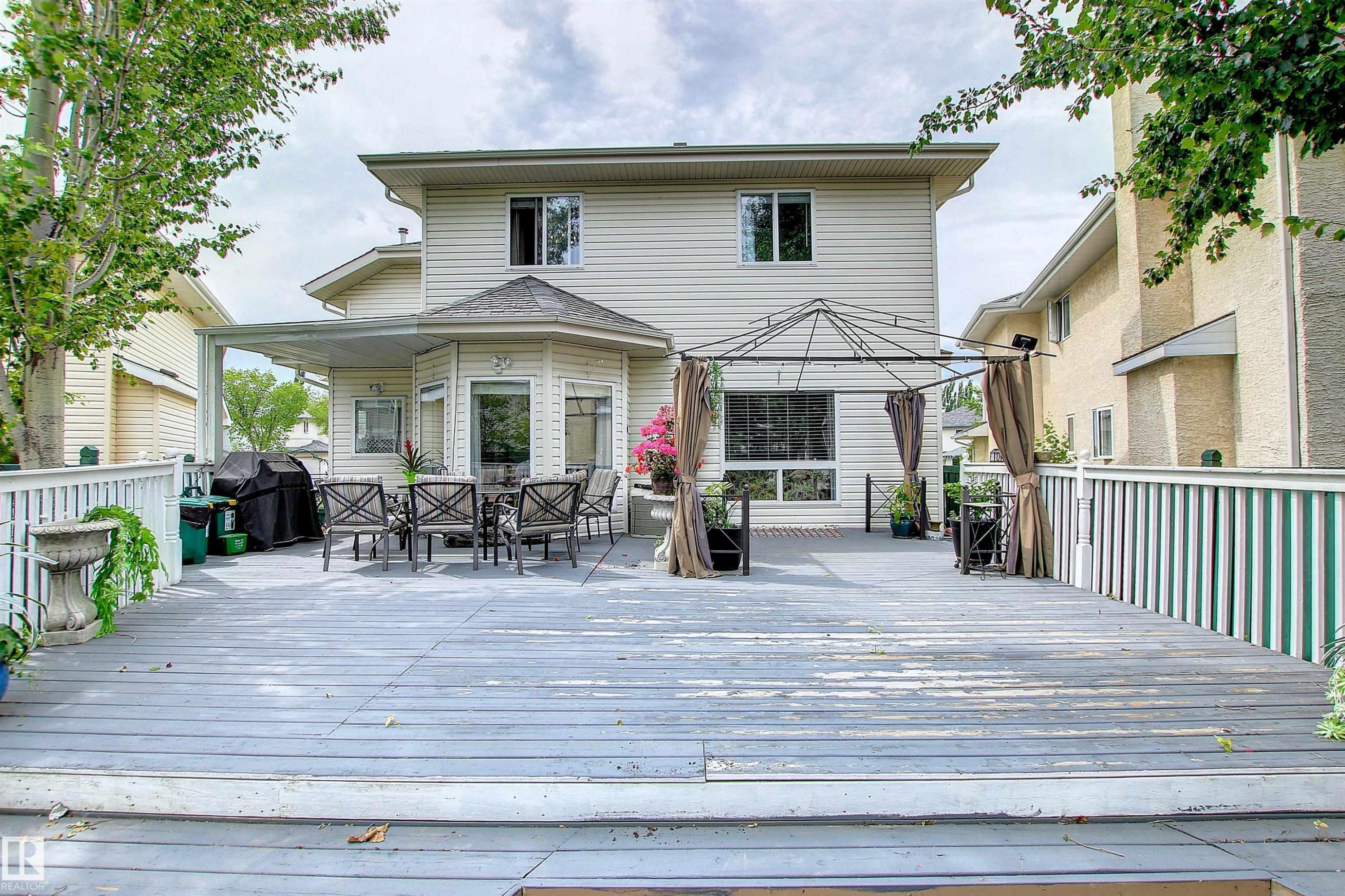 












329 HEATH Road

,
Edmonton,




AB
T6R 2X4

