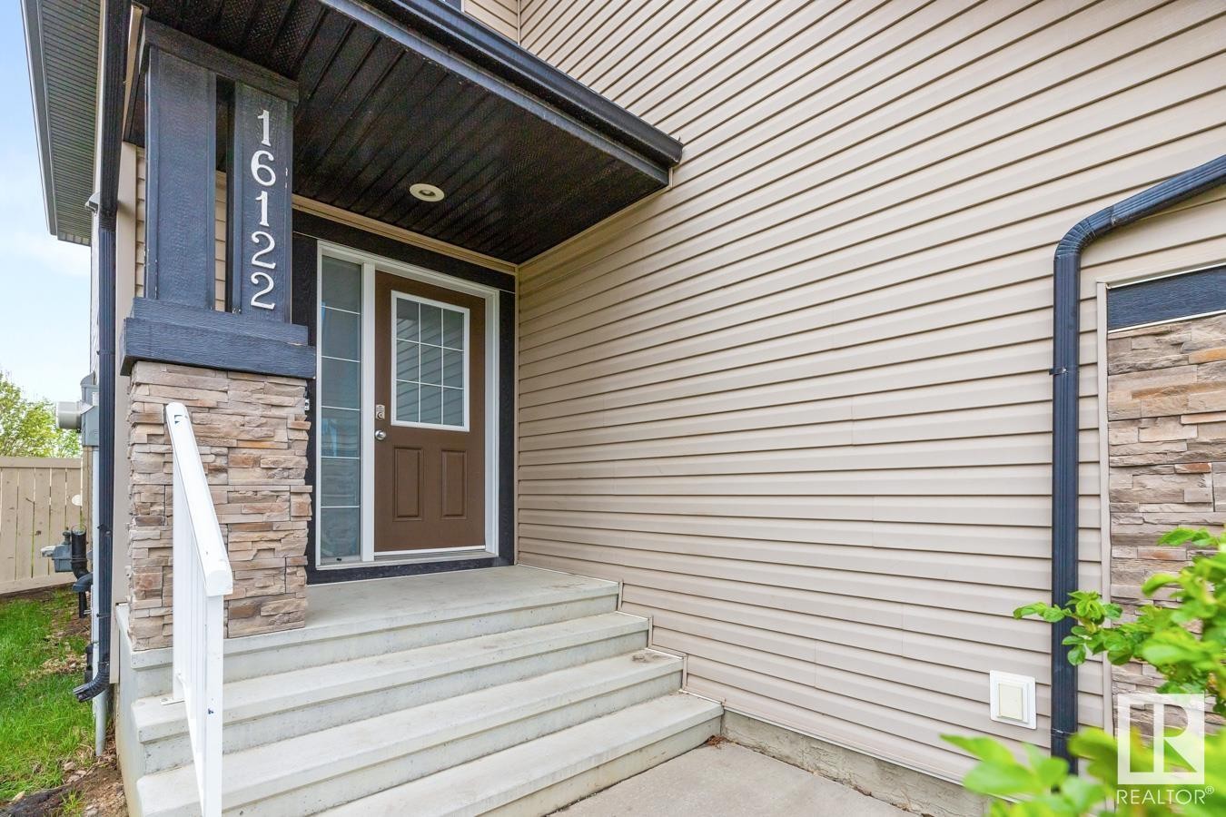 












16122 10 Avenue

,
Edmonton,




AB
T6W 2G9

