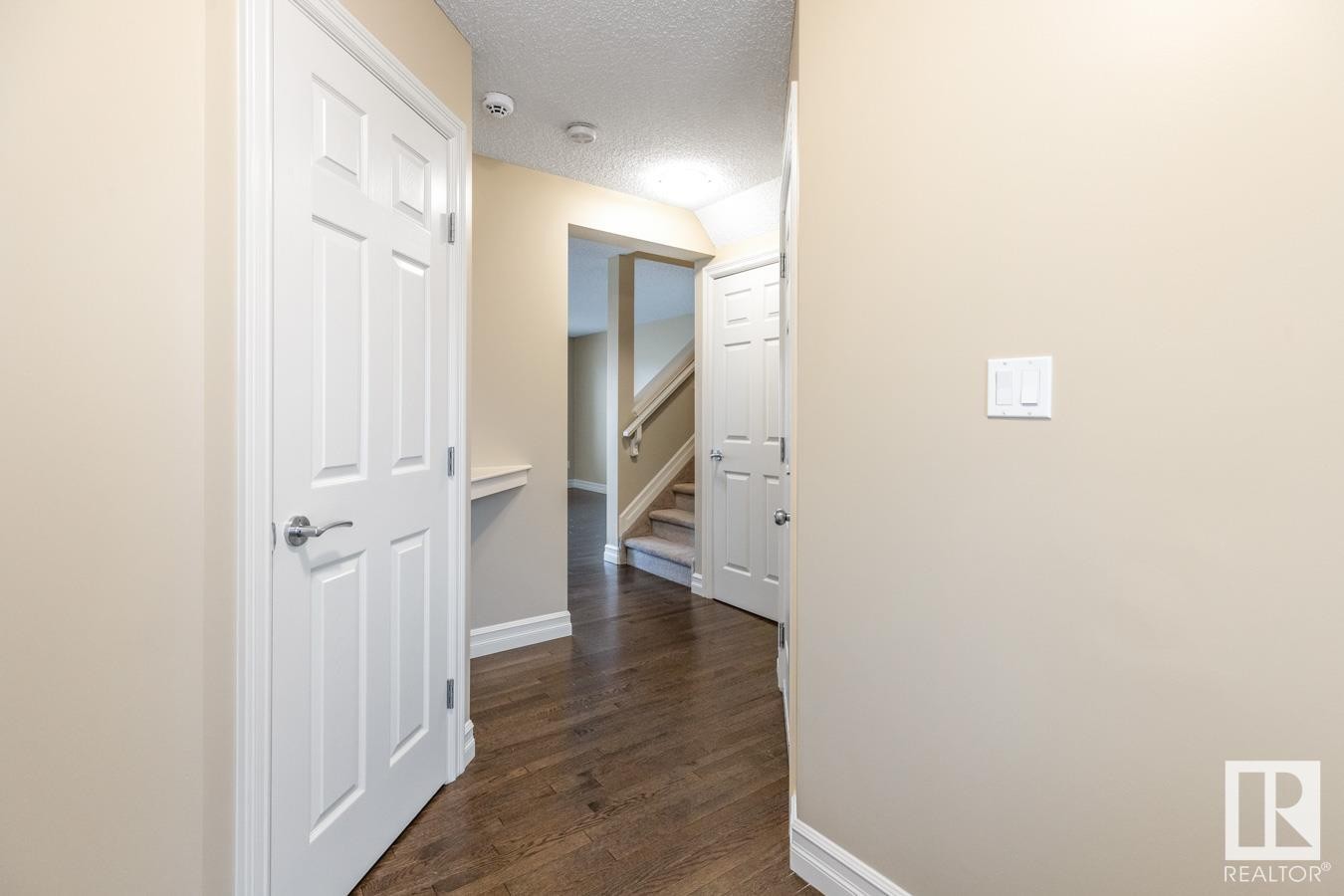 












16122 10 Avenue

,
Edmonton,




AB
T6W 2G9

