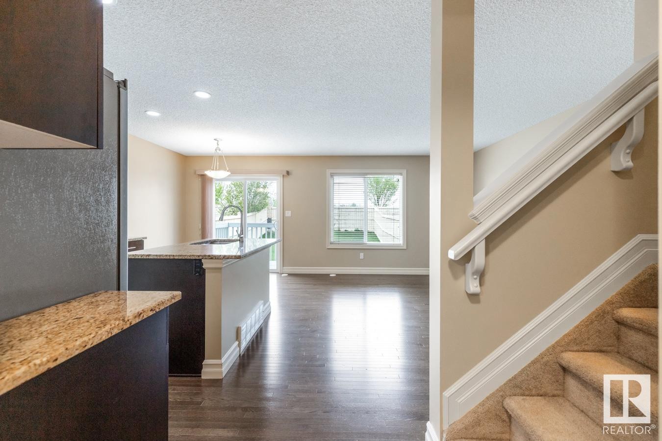 












16122 10 Avenue

,
Edmonton,




AB
T6W 2G9

