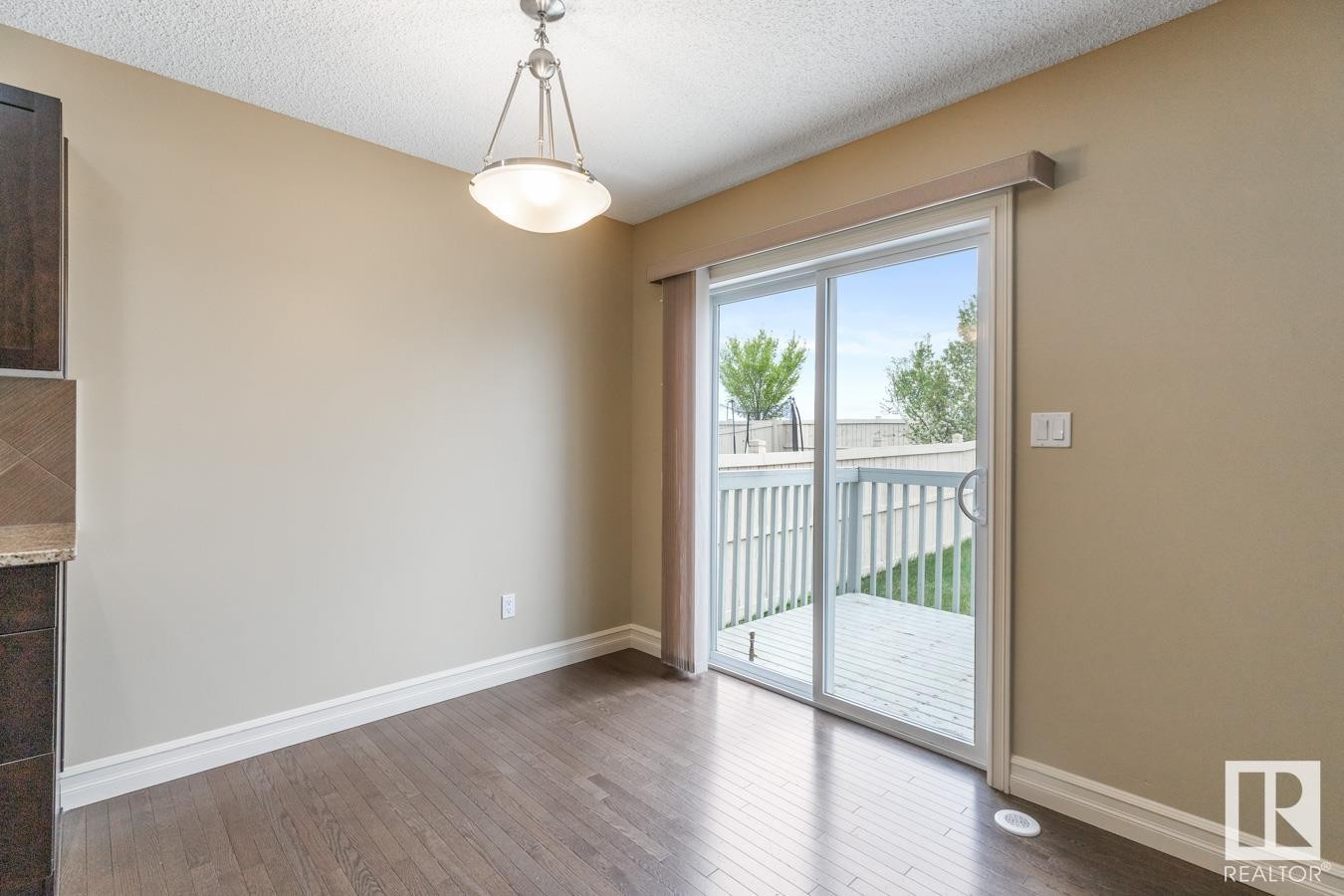 












16122 10 Avenue

,
Edmonton,




AB
T6W 2G9

