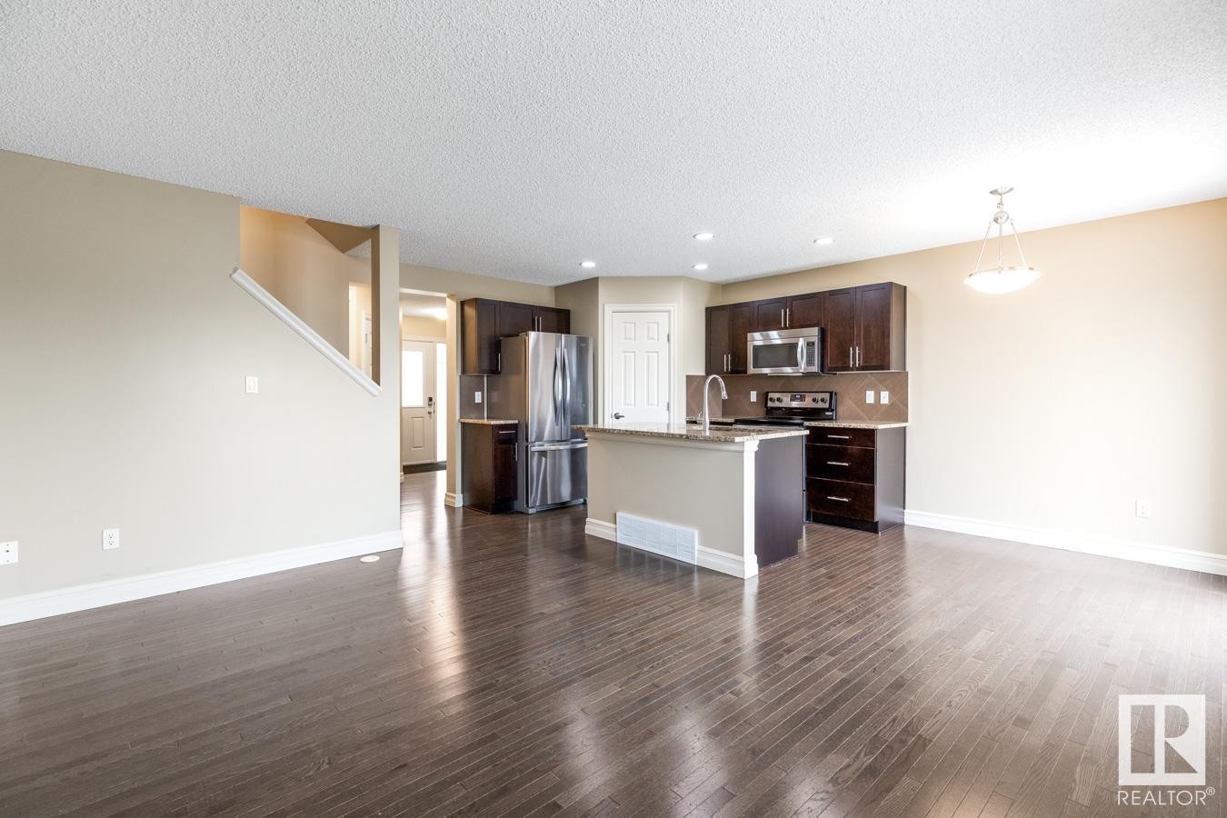 












16122 10 Avenue

,
Edmonton,




AB
T6W 2G9

