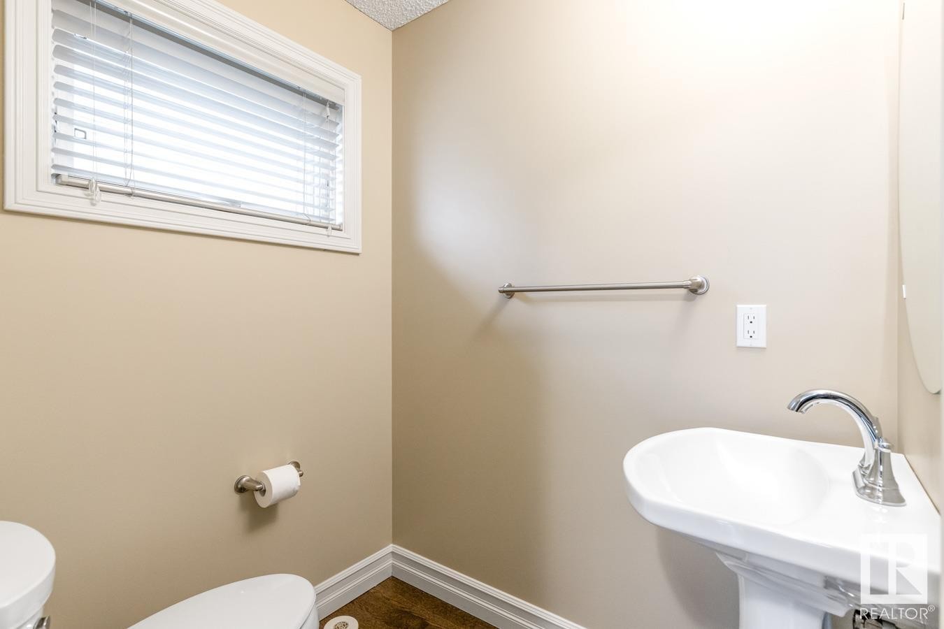 












16122 10 Avenue

,
Edmonton,




AB
T6W 2G9

