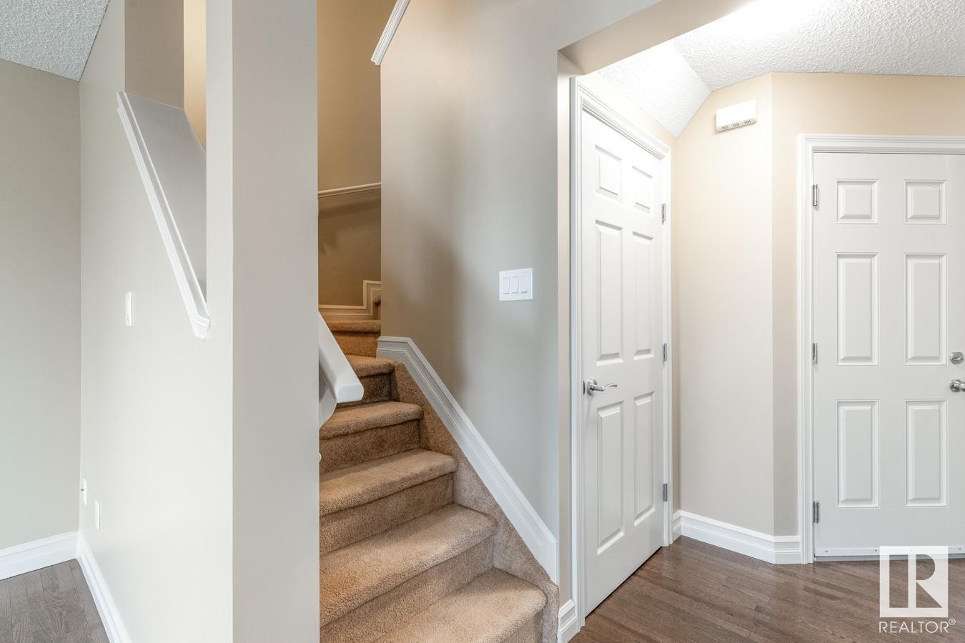












16122 10 Avenue

,
Edmonton,




AB
T6W 2G9

