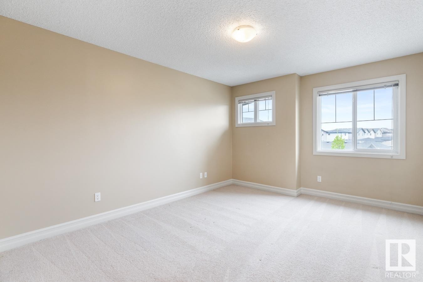 












16122 10 Avenue

,
Edmonton,




AB
T6W 2G9

