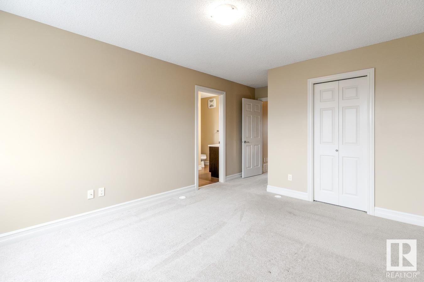 












16122 10 Avenue

,
Edmonton,




AB
T6W 2G9

