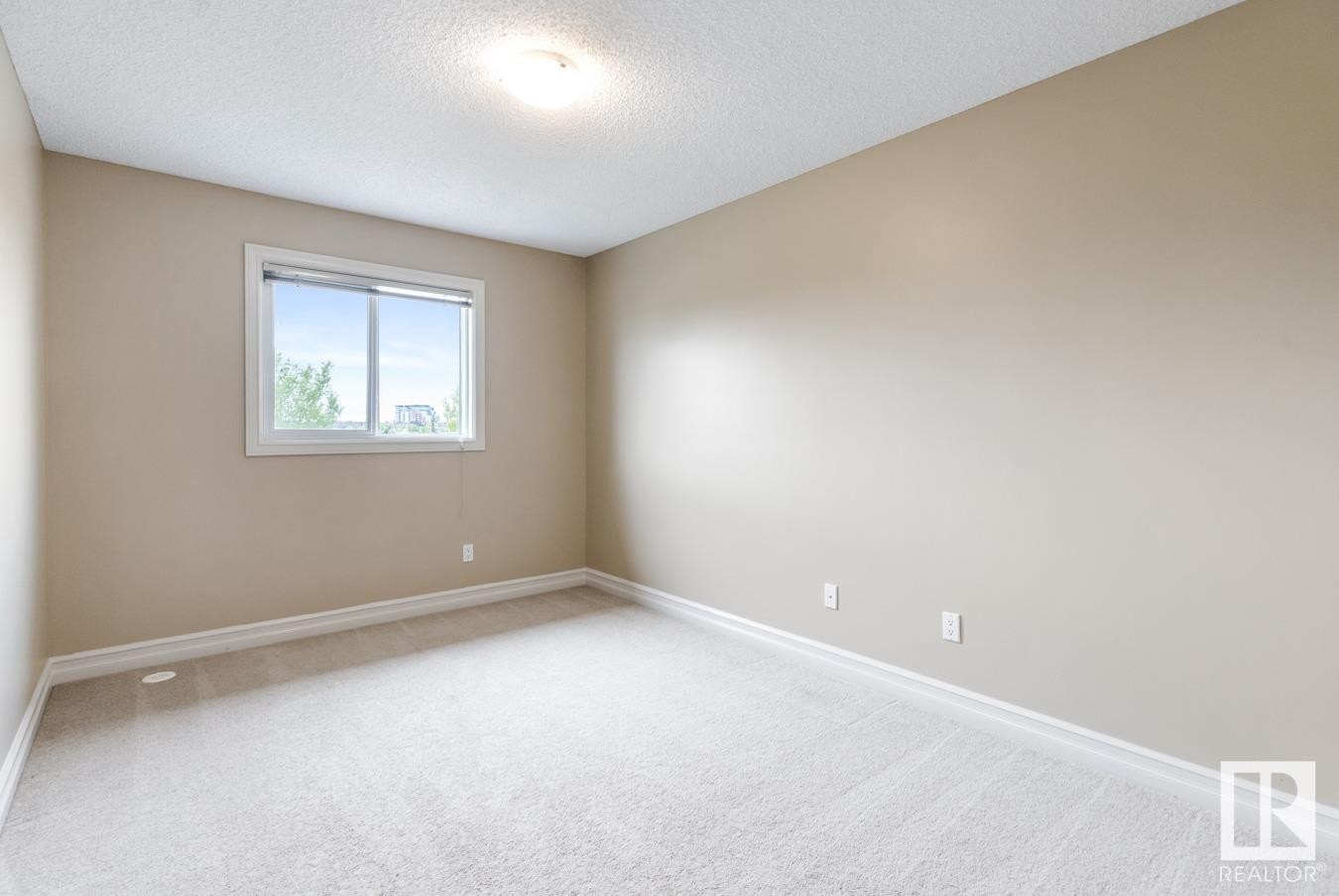 












16122 10 Avenue

,
Edmonton,




AB
T6W 2G9

