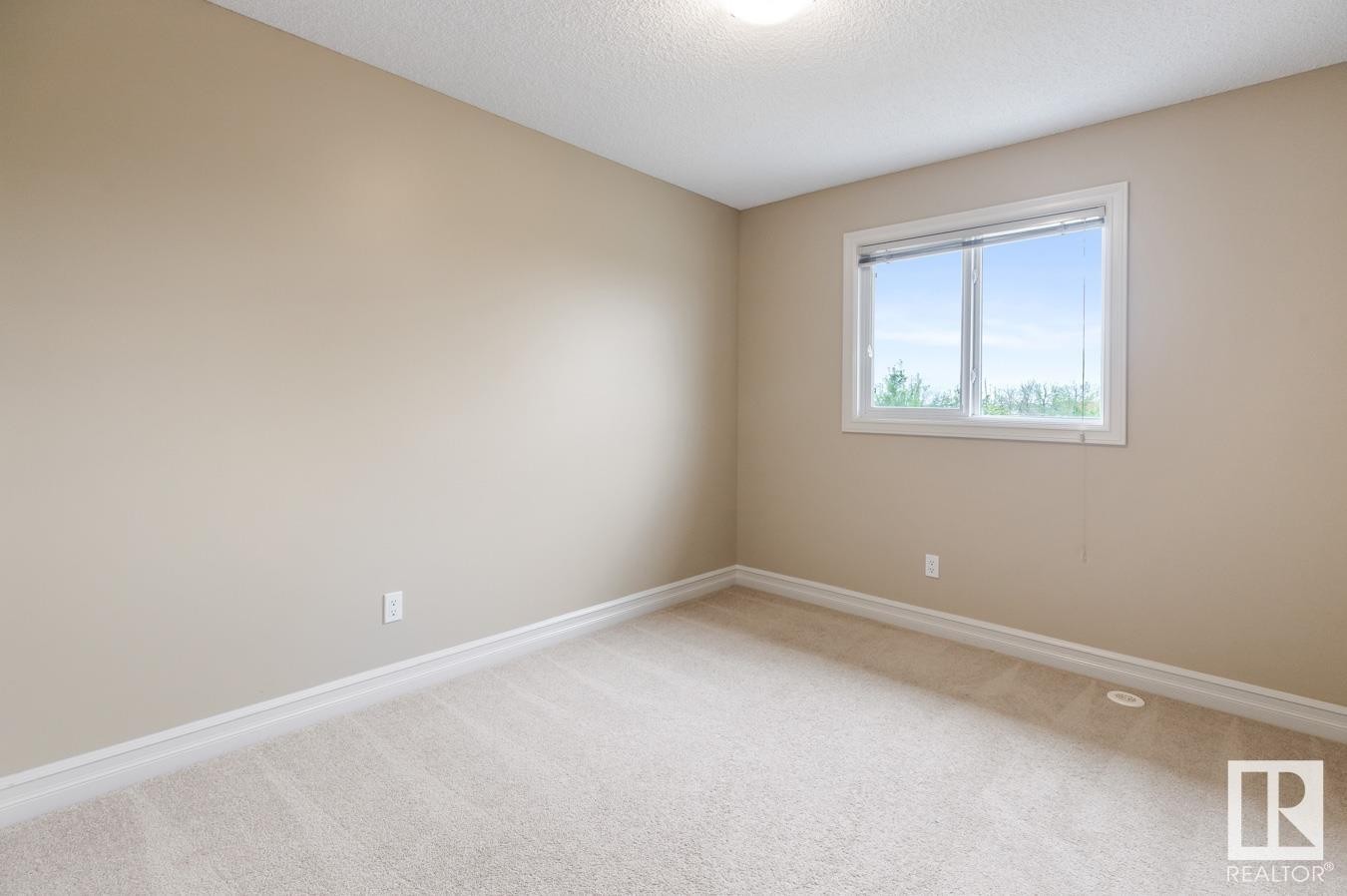 












16122 10 Avenue

,
Edmonton,




AB
T6W 2G9

