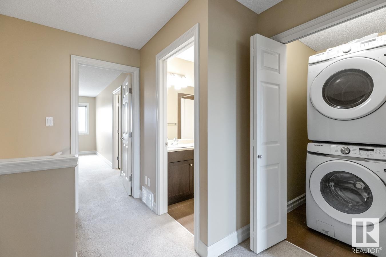 












16122 10 Avenue

,
Edmonton,




AB
T6W 2G9

