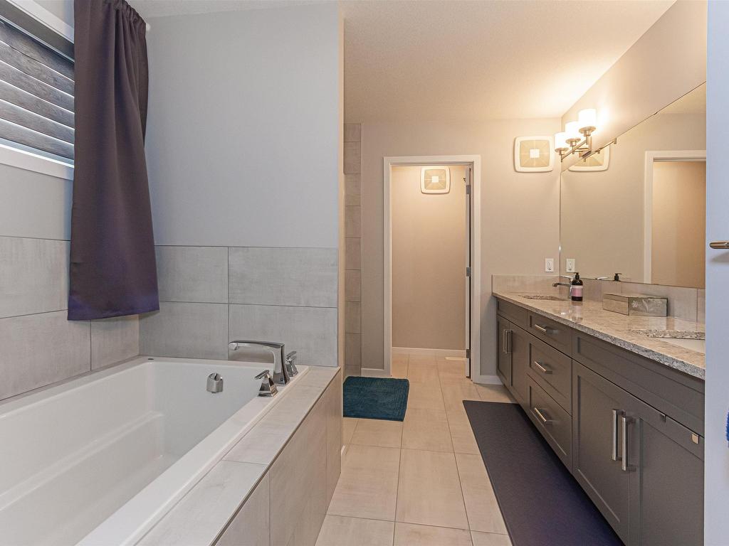 












1395 SECORD LANDING

,
Edmonton,




AB
T5T 7A7

