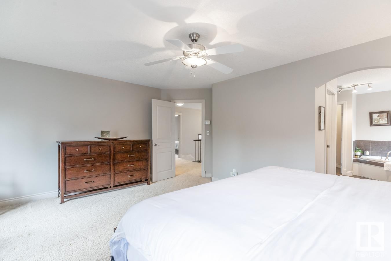












2043 CAMERON RAVINE Way

,
Edmonton,




AB
T6M 0L2

