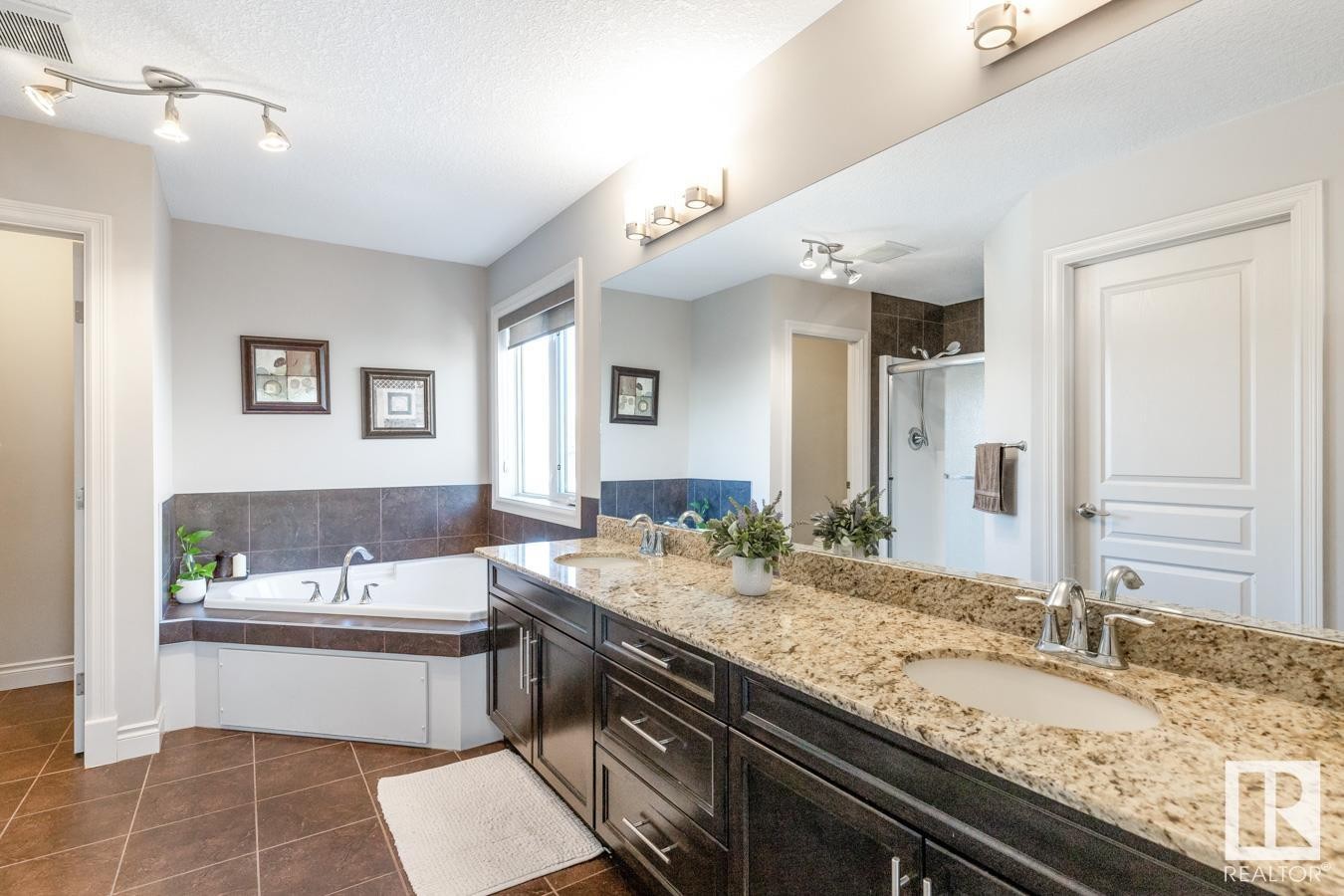 












2043 CAMERON RAVINE Way

,
Edmonton,




AB
T6M 0L2

