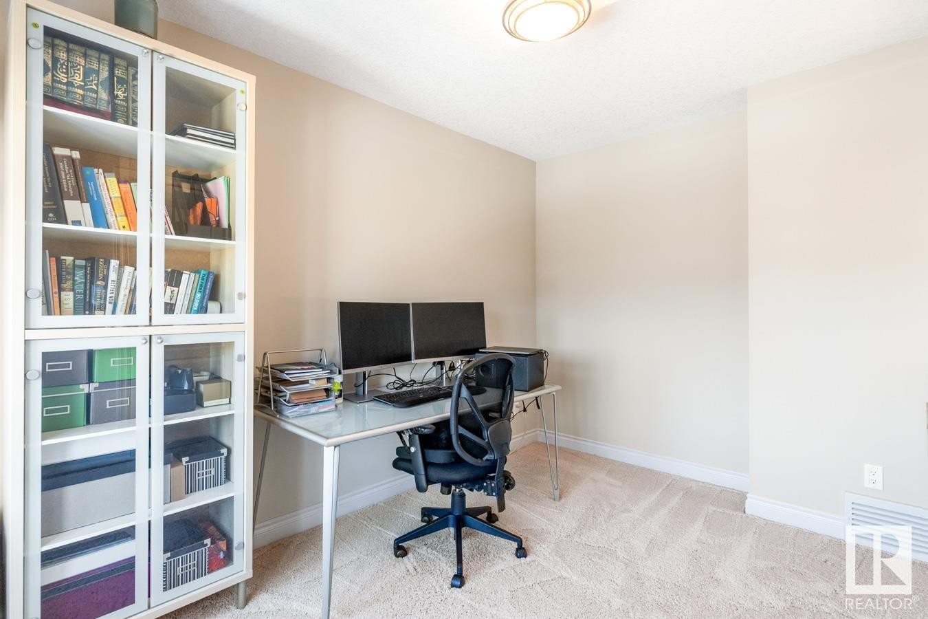 












2043 CAMERON RAVINE Way

,
Edmonton,




AB
T6M 0L2

