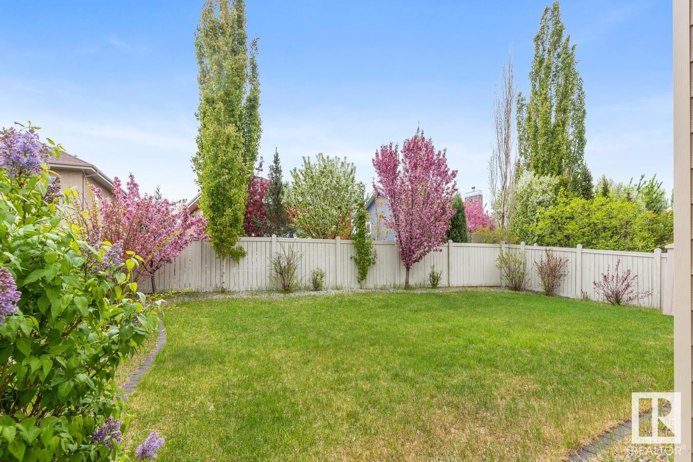 












2043 CAMERON RAVINE Way

,
Edmonton,




AB
T6M 0L2

