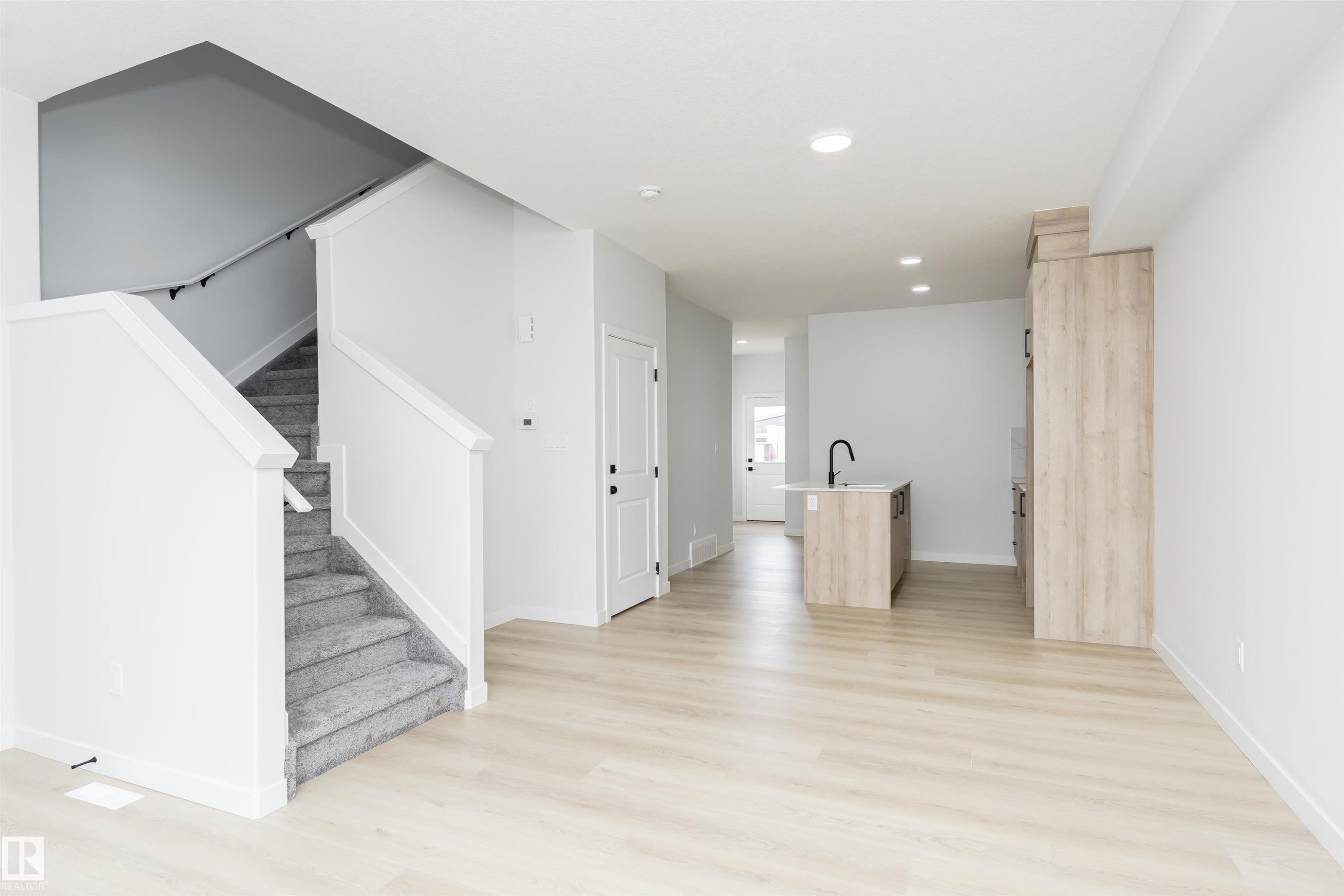 












6397 King Wynd

,
Edmonton,




AB
T6W 5J3

