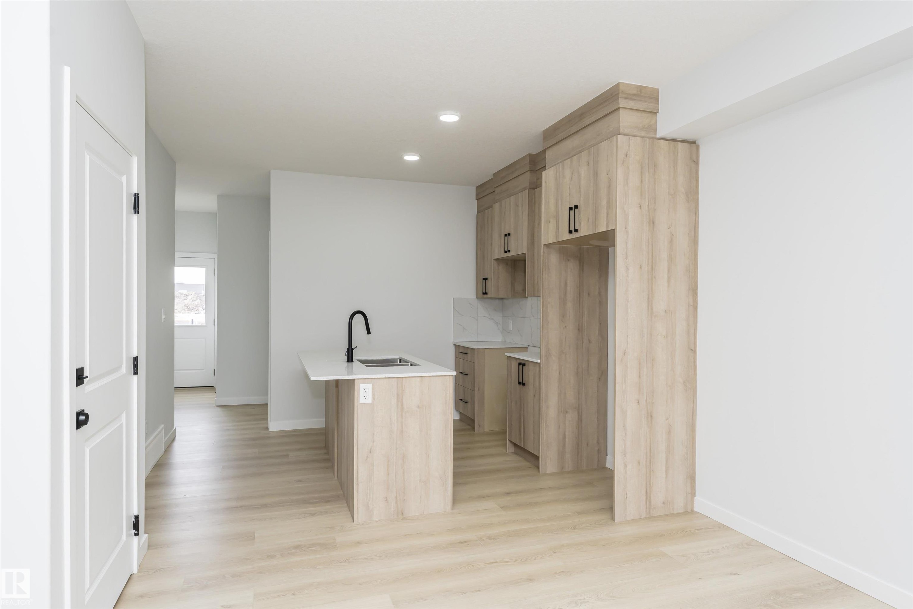 












6397 King Wynd

,
Edmonton,




AB
T6W 5J3

