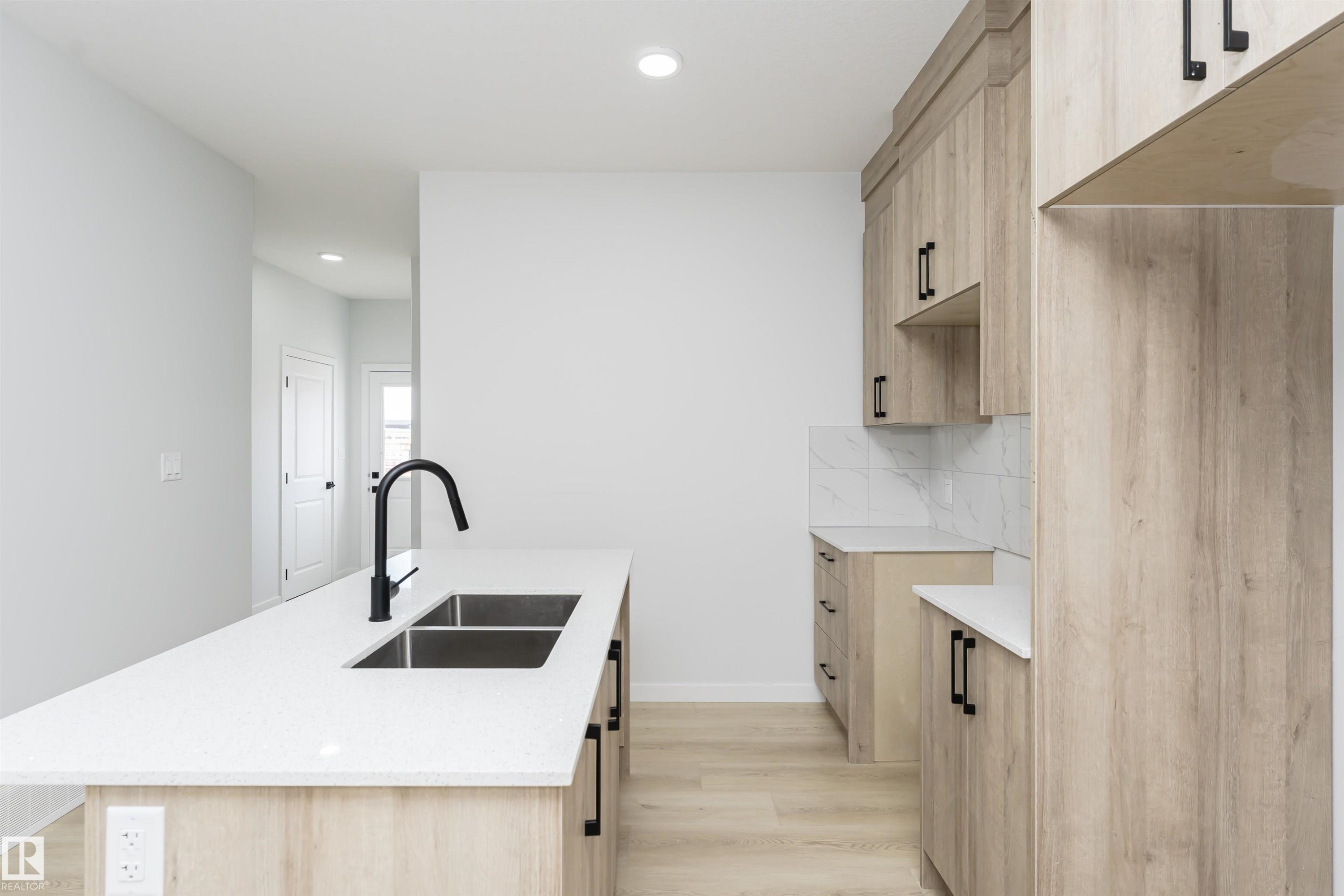 












6397 King Wynd

,
Edmonton,




AB
T6W 5J3

