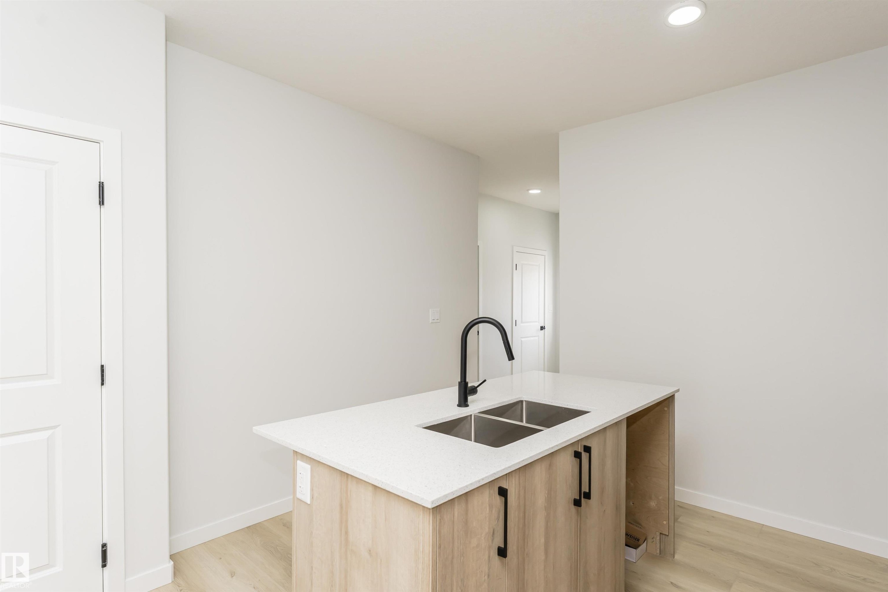 












6397 King Wynd

,
Edmonton,




AB
T6W 5J3

