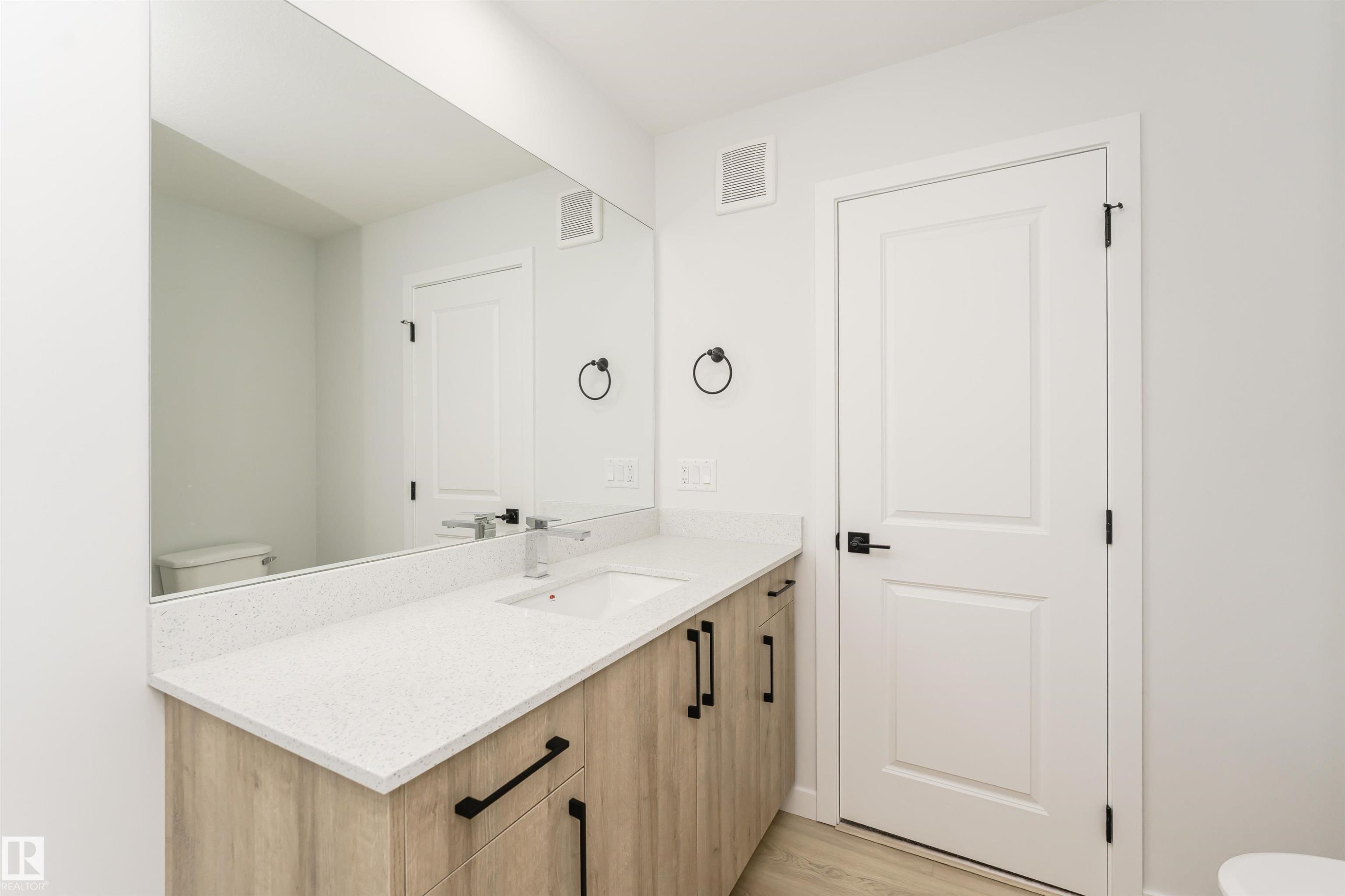 












6397 King Wynd

,
Edmonton,




AB
T6W 5J3

