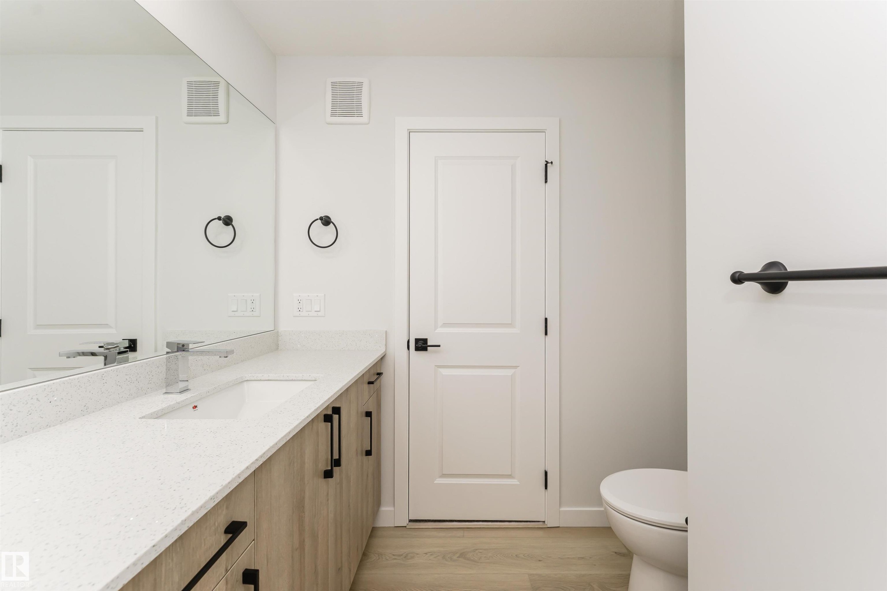 












6397 King Wynd

,
Edmonton,




AB
T6W 5J3

