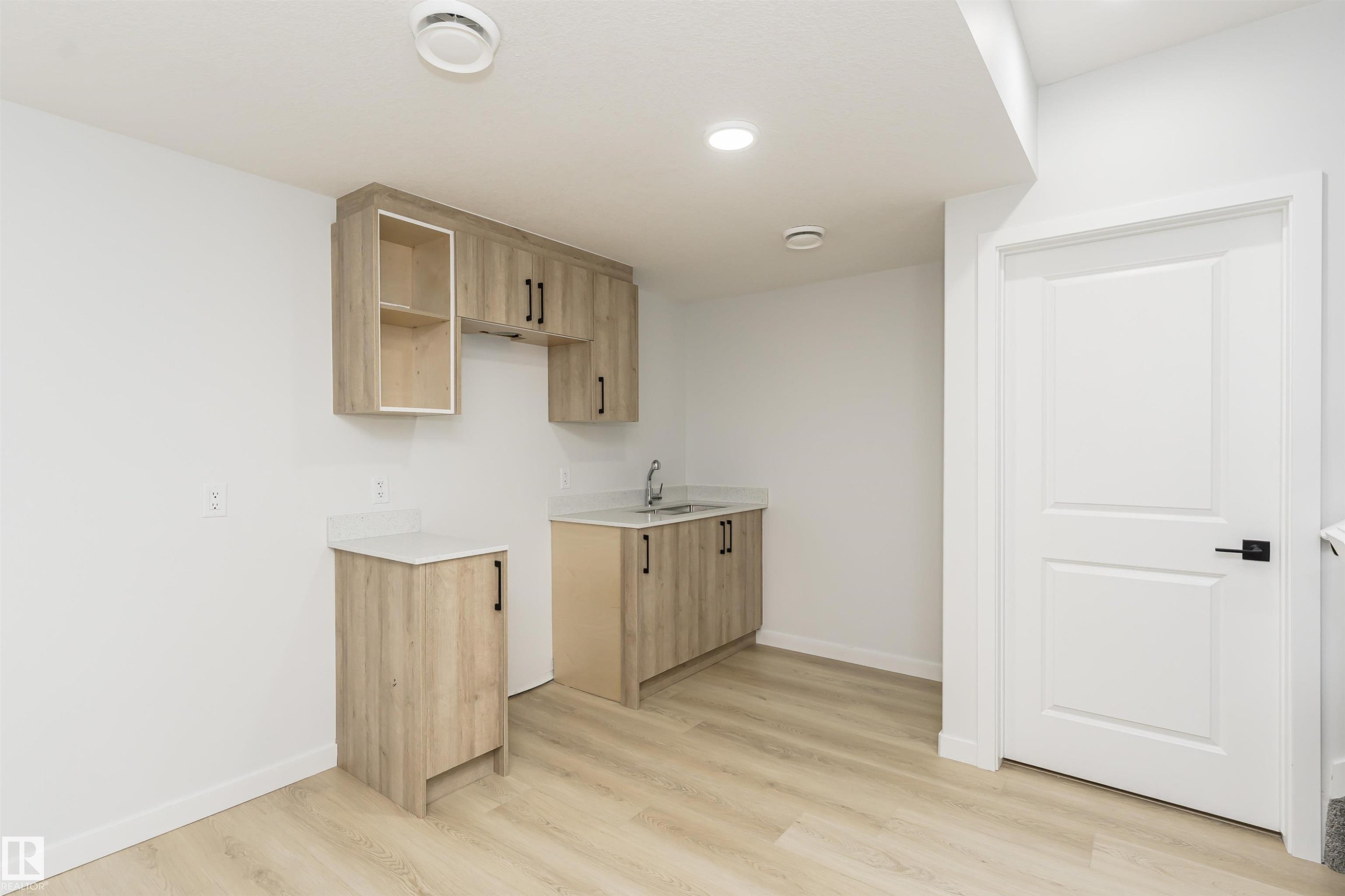 












6397 King Wynd

,
Edmonton,




AB
T6W 5J3

