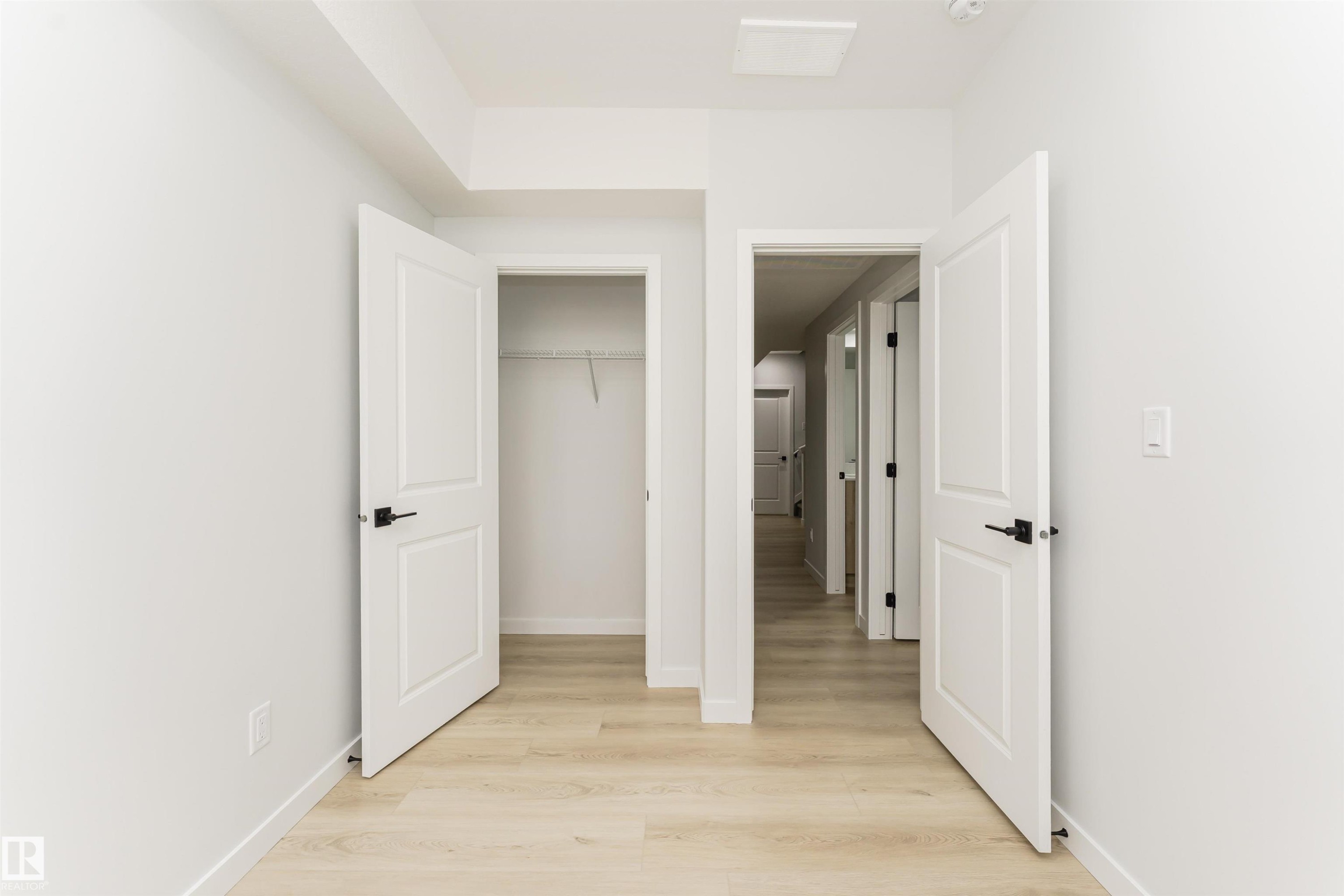 












6397 King Wynd

,
Edmonton,




AB
T6W 5J3

