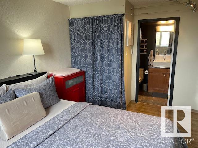 












905 9916 113 Street

,
Edmonton,




AB
T5K 2N3

