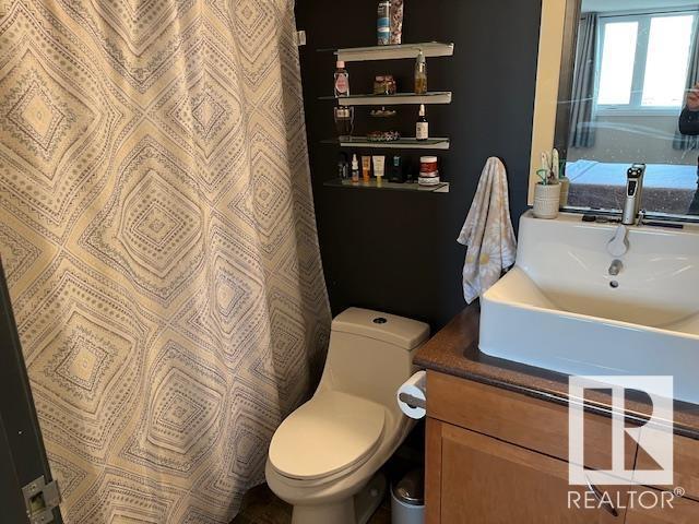 












905 9916 113 Street

,
Edmonton,




AB
T5K 2N3

