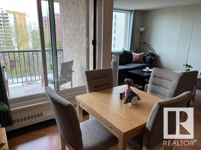












905 9916 113 Street

,
Edmonton,




AB
T5K 2N3

