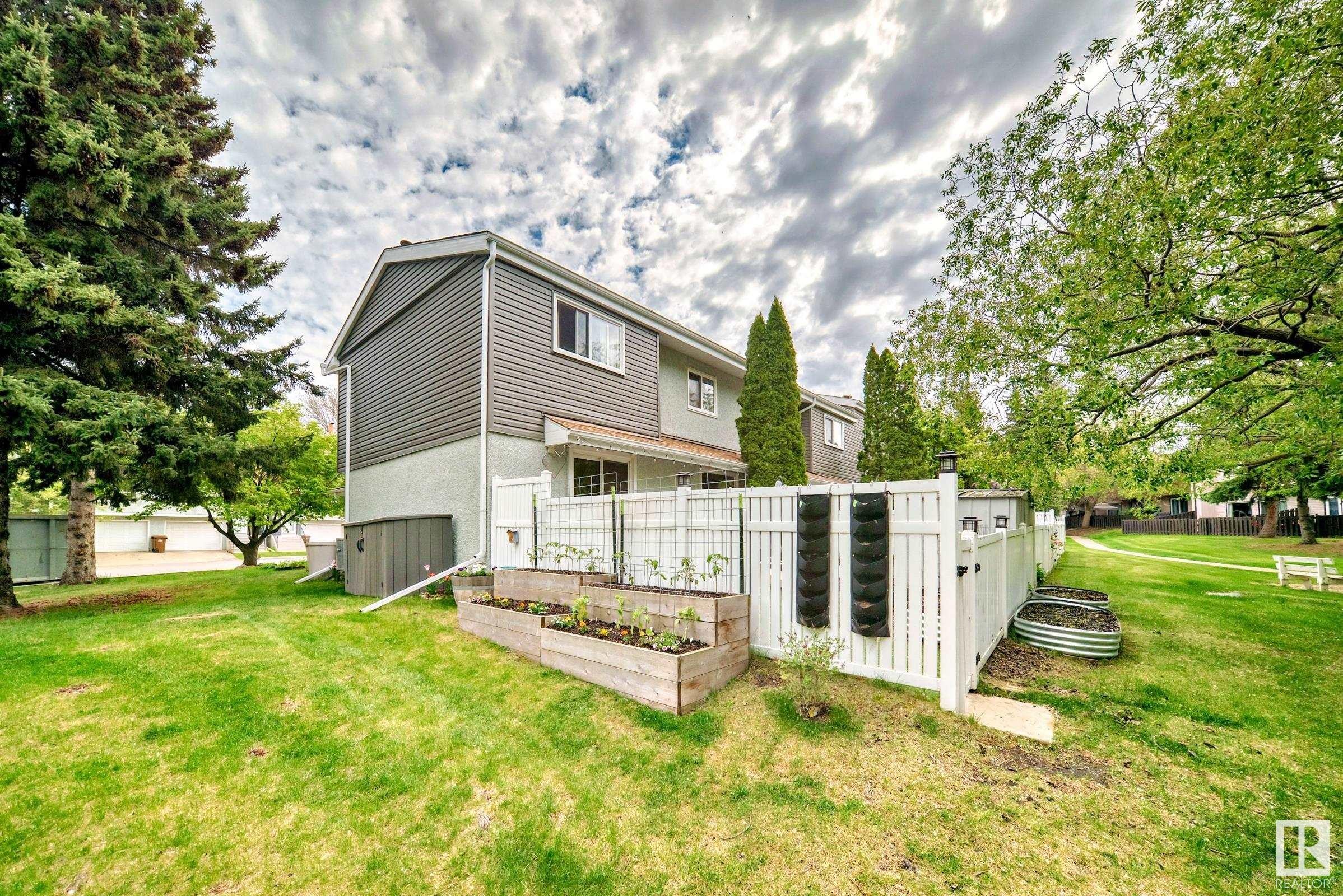












33 GRANDIN WOODS

,
St. Albert,




AB
T8N 2Y4


